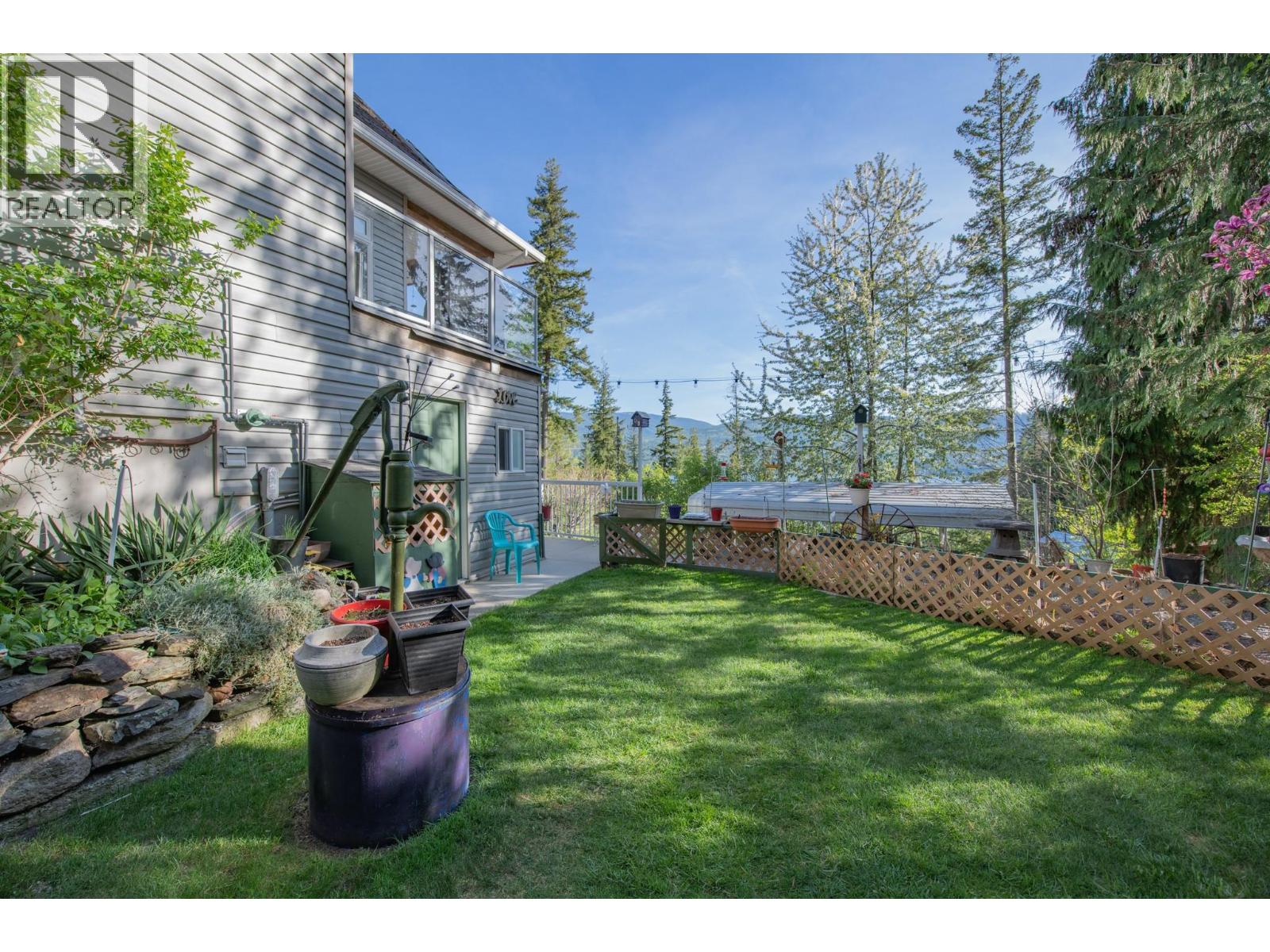 7531 Lonneke Trail, Anglemont, British Columbia  V0E 1M8 - Photo 62 - 10385234