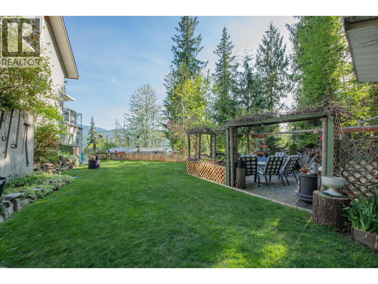 7531 Lonneke Trail, Anglemont, British Columbia  V0E 1M8 - Photo 63 - 10385234