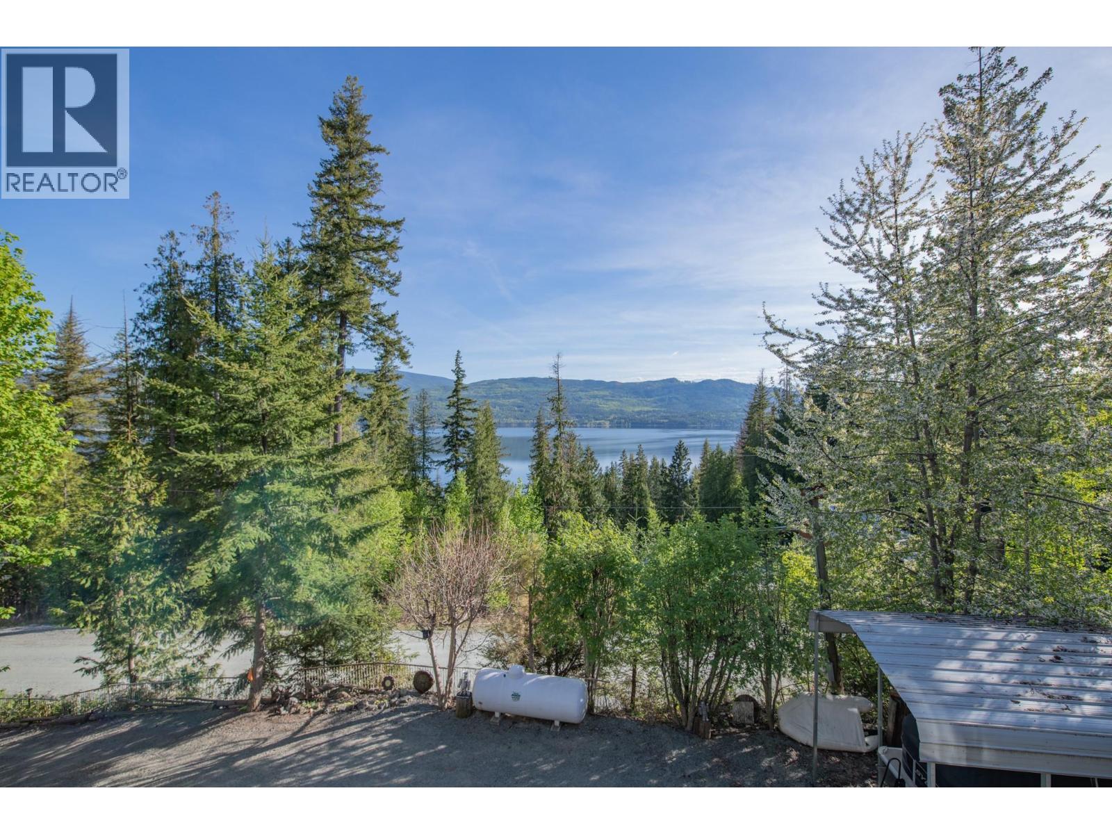 7531 Lonneke Trail, Anglemont, British Columbia  V0E 1M8 - Photo 67 - 10385234