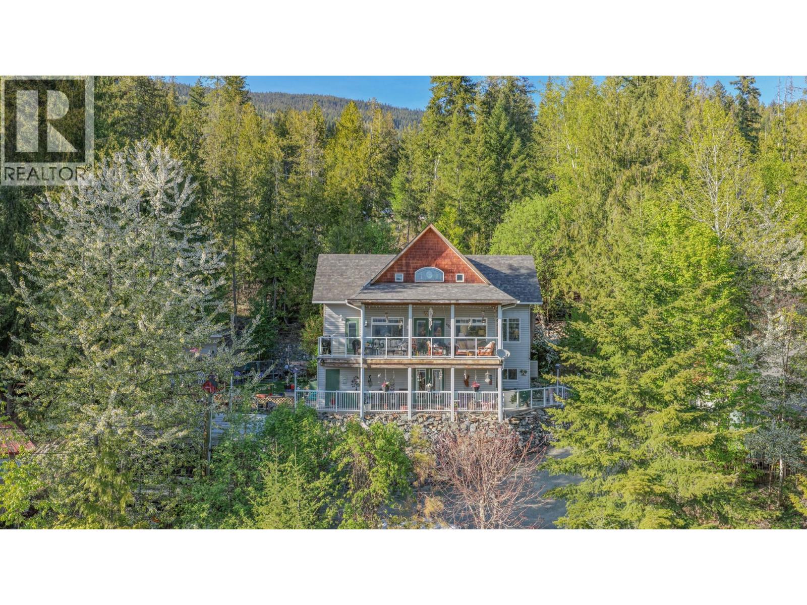 7531 Lonneke Trail, Anglemont, British Columbia  V0E 1M8 - Photo 69 - 10385234