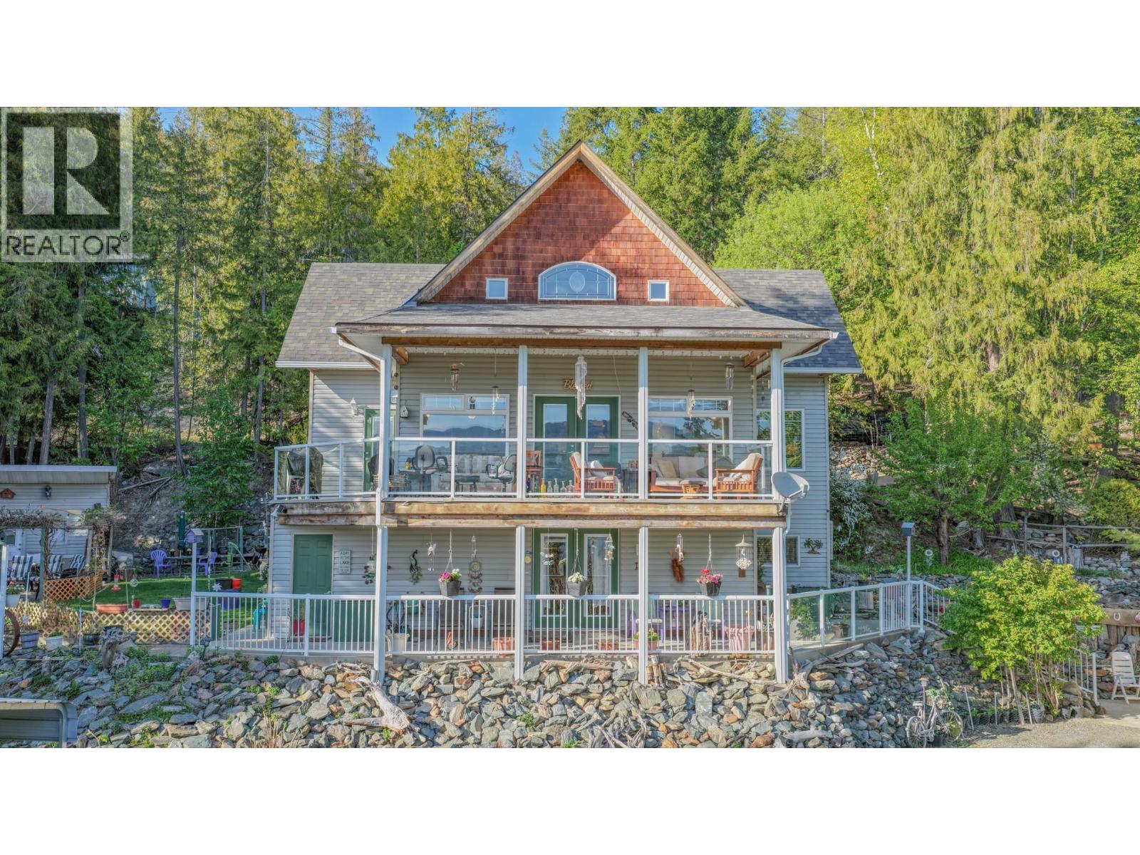 7531 Lonneke Trail, Anglemont, British Columbia  V0E 1M8 - Photo 70 - 10385234