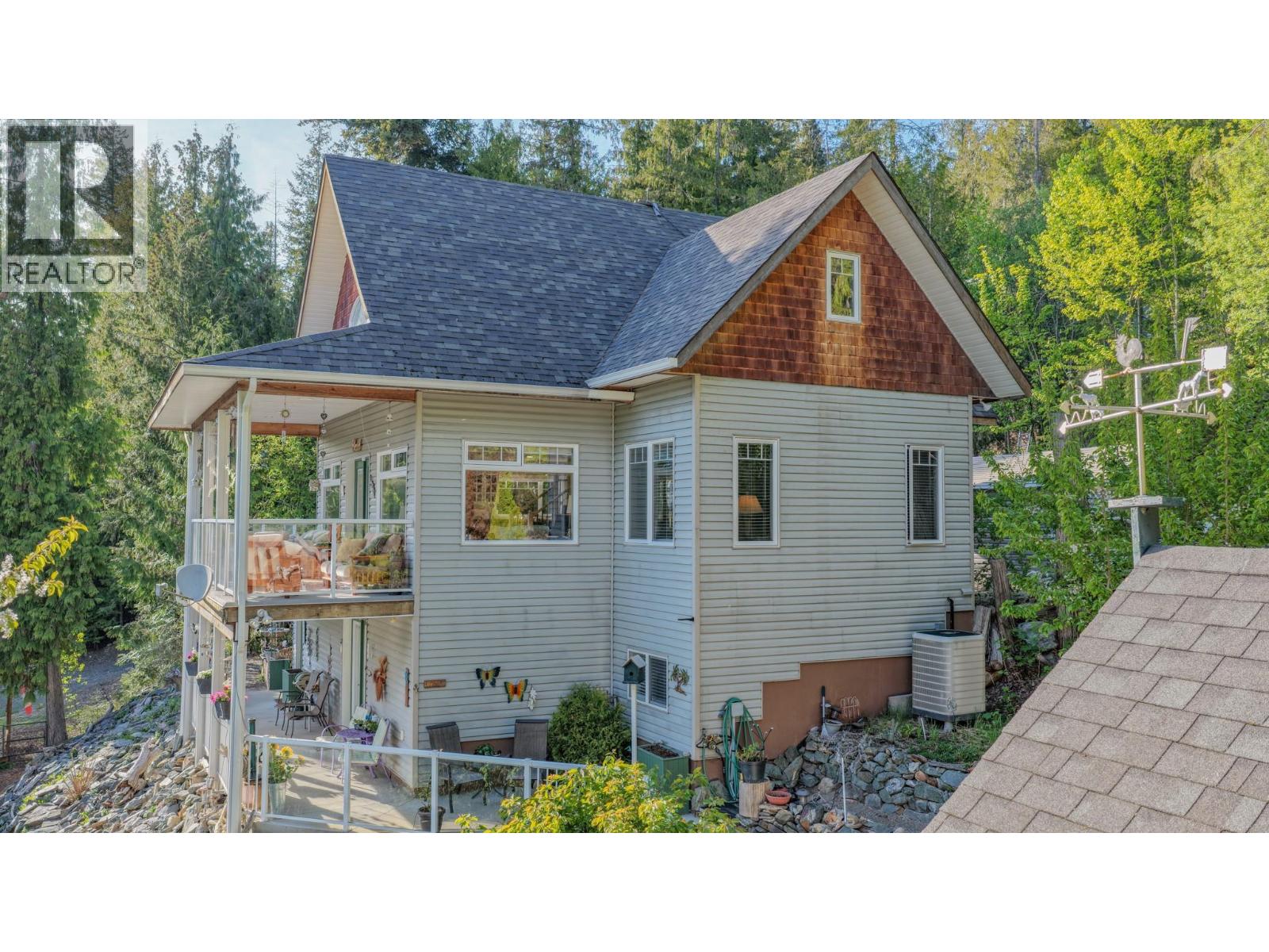 7531 Lonneke Trail, Anglemont, British Columbia  V0E 1M8 - Photo 72 - 10385234