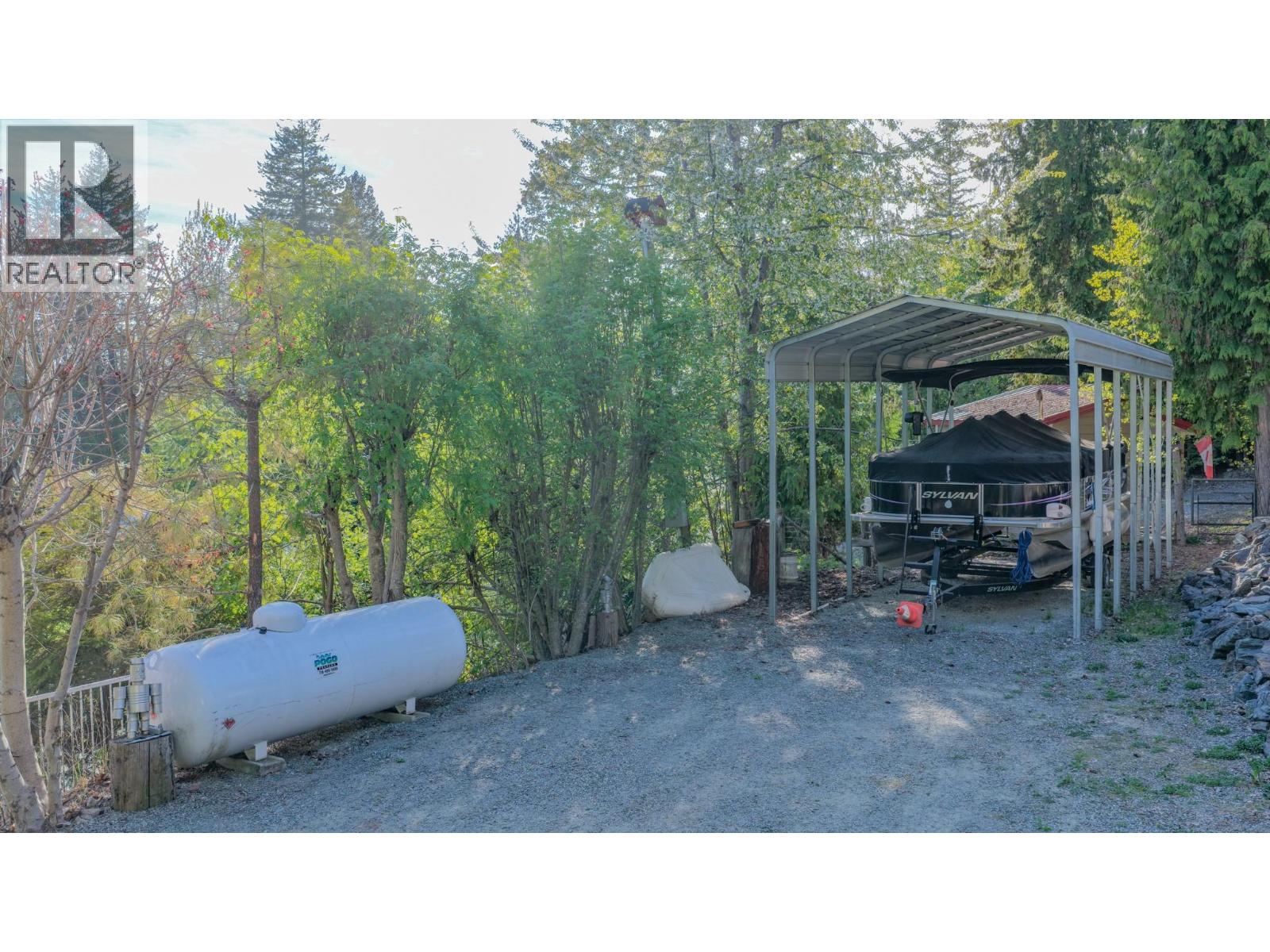 7531 Lonneke Trail, Anglemont, British Columbia  V0E 1M8 - Photo 74 - 10385234