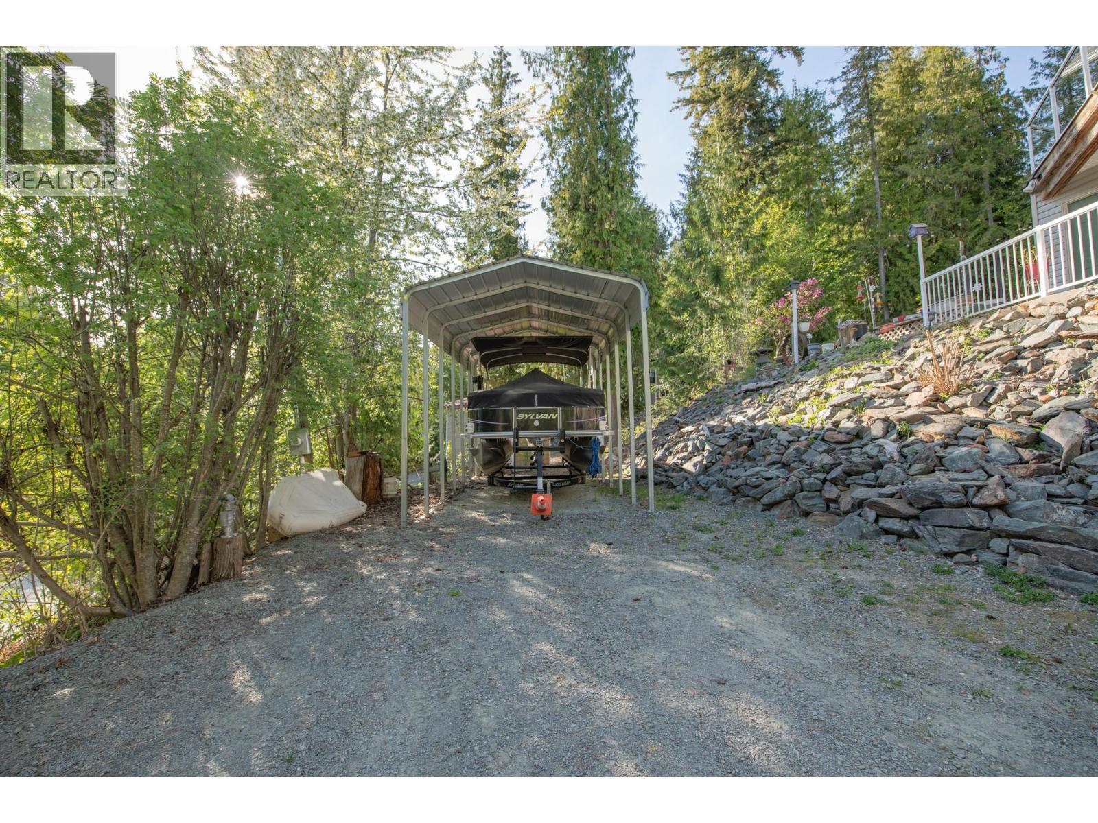 7531 Lonneke Trail, Anglemont, British Columbia  V0E 1M8 - Photo 75 - 10385234