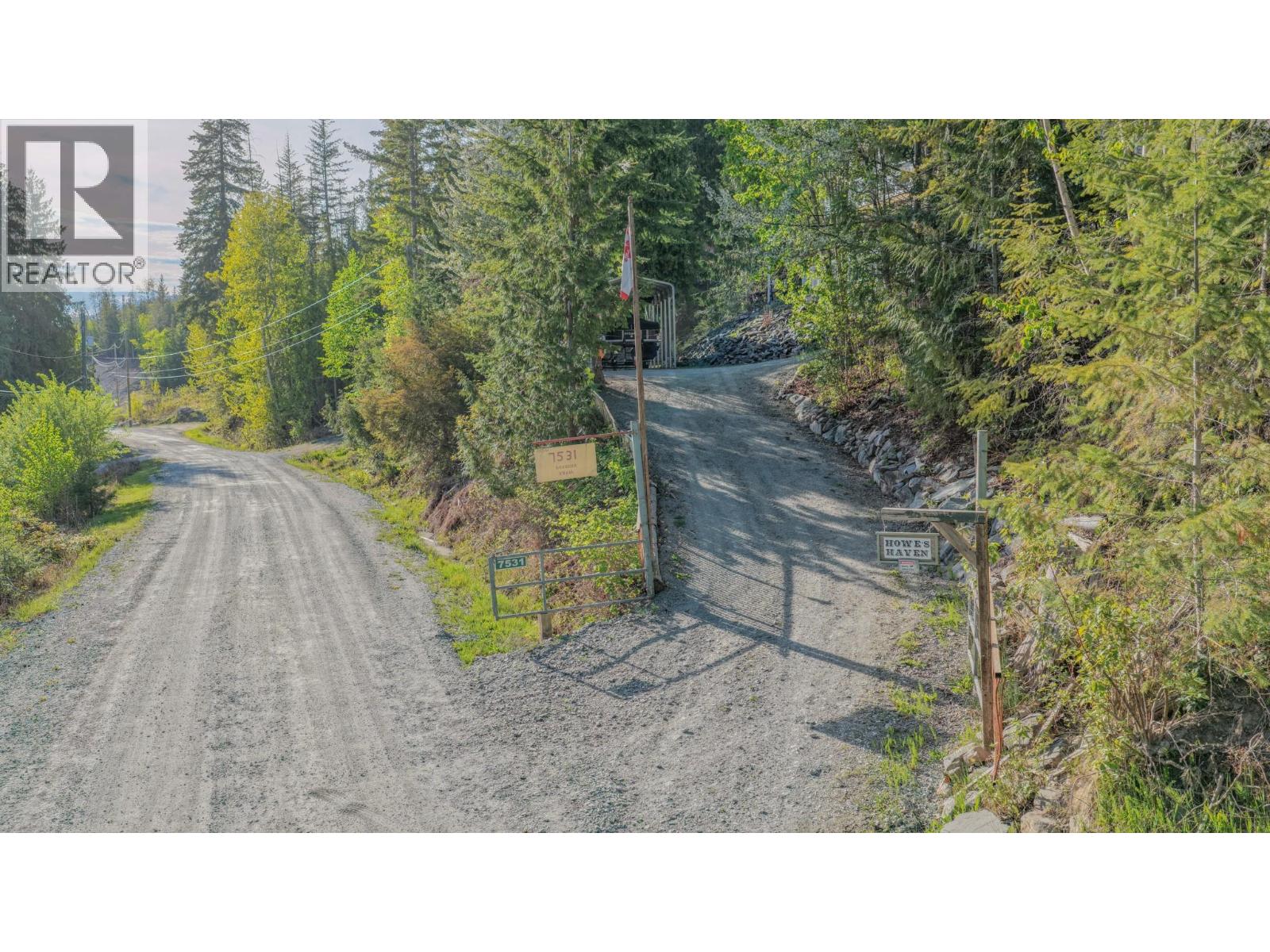 7531 Lonneke Trail, Anglemont, British Columbia  V0E 1M8 - Photo 76 - 10385234