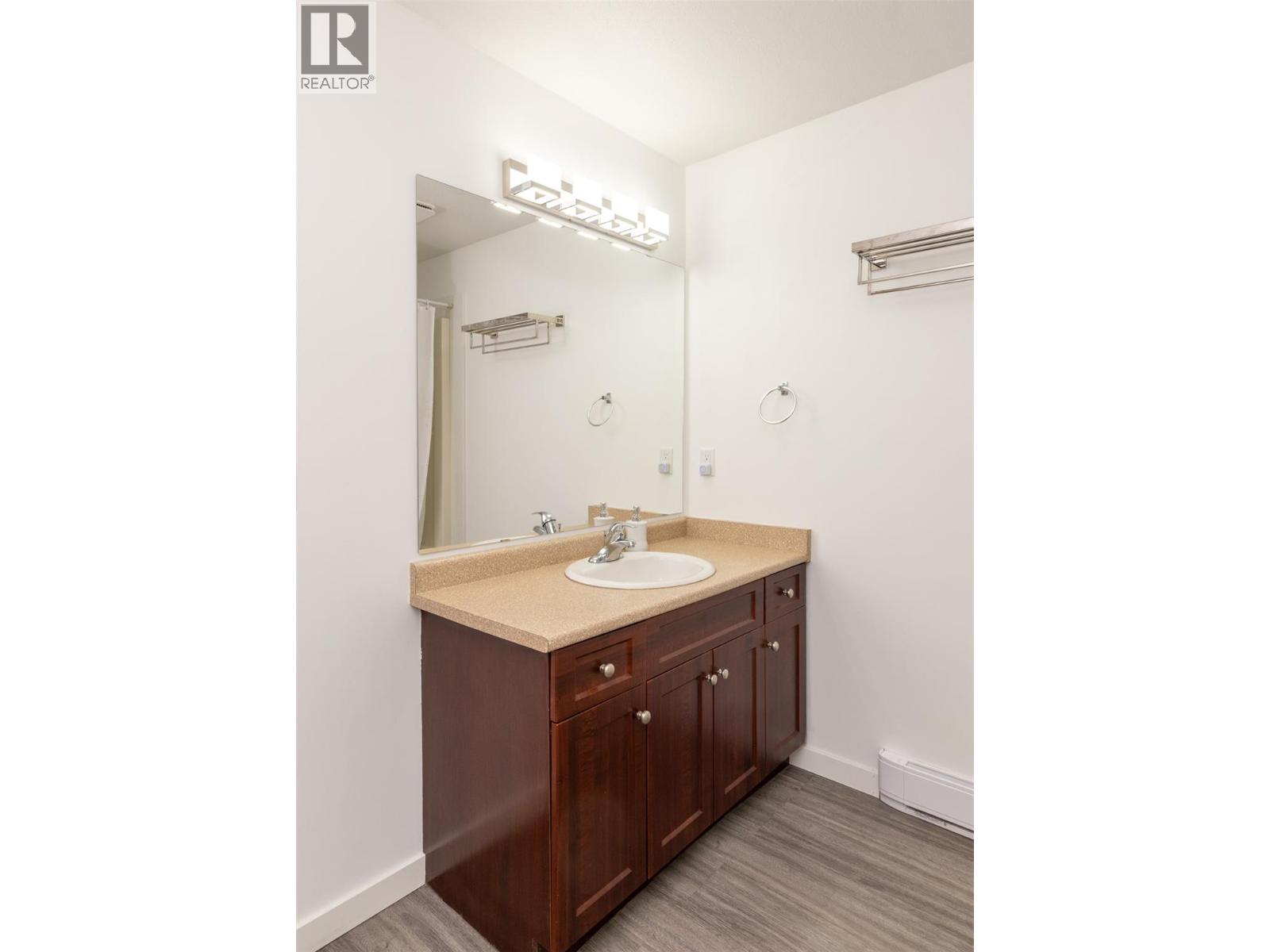 1070 1 Street Se Unit# 6, Salmon Arm, British Columbia  V1E 0B6 - Photo 12 - 10384013