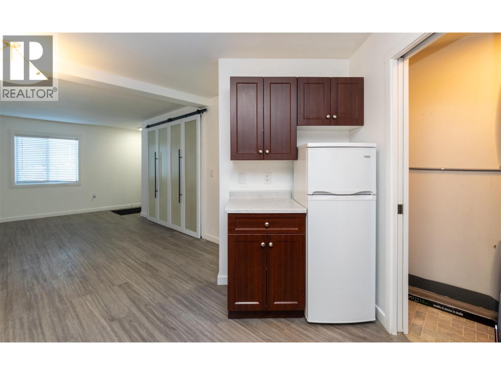 1070 1 Street Se Unit# 6, Salmon Arm, British Columbia  V1E 0B6 - Photo 4 - 10384013