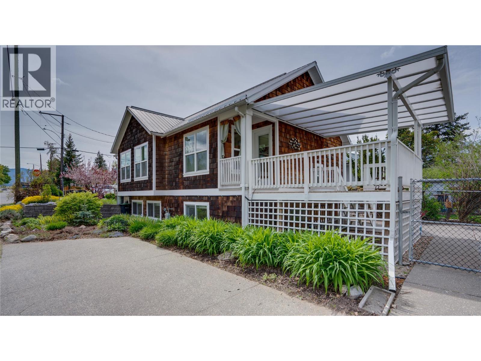 3001 18 Avenue, Vernon, British Columbia  V1T 1C4 - Photo 2 - 10383282