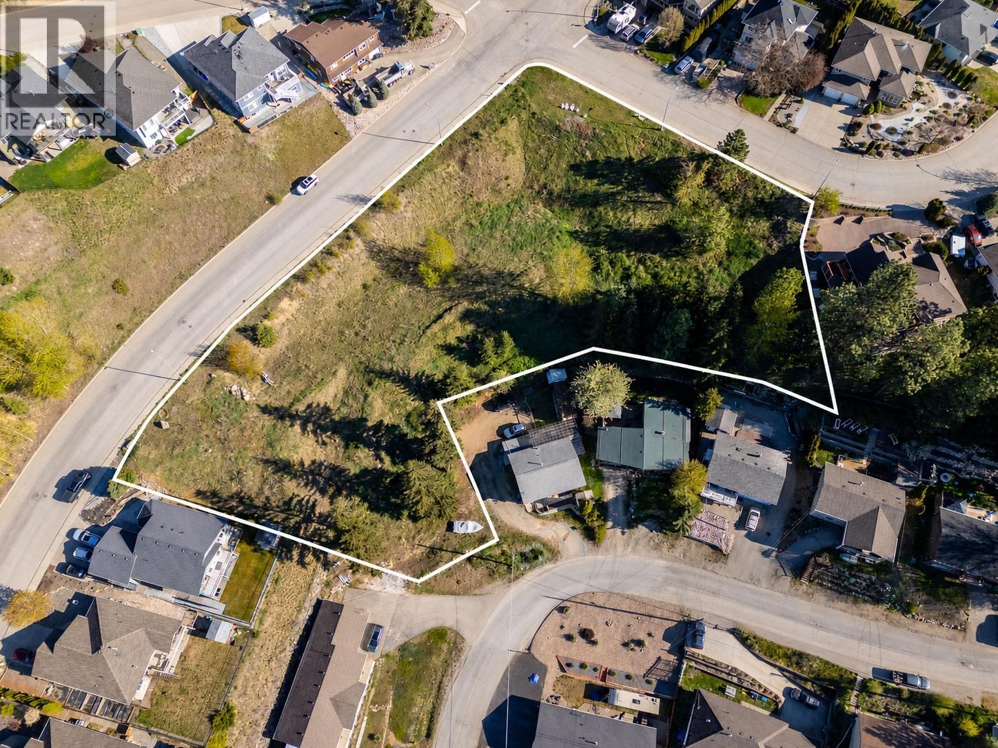 1827 Mountain View Avenue, lumby, British Columbia