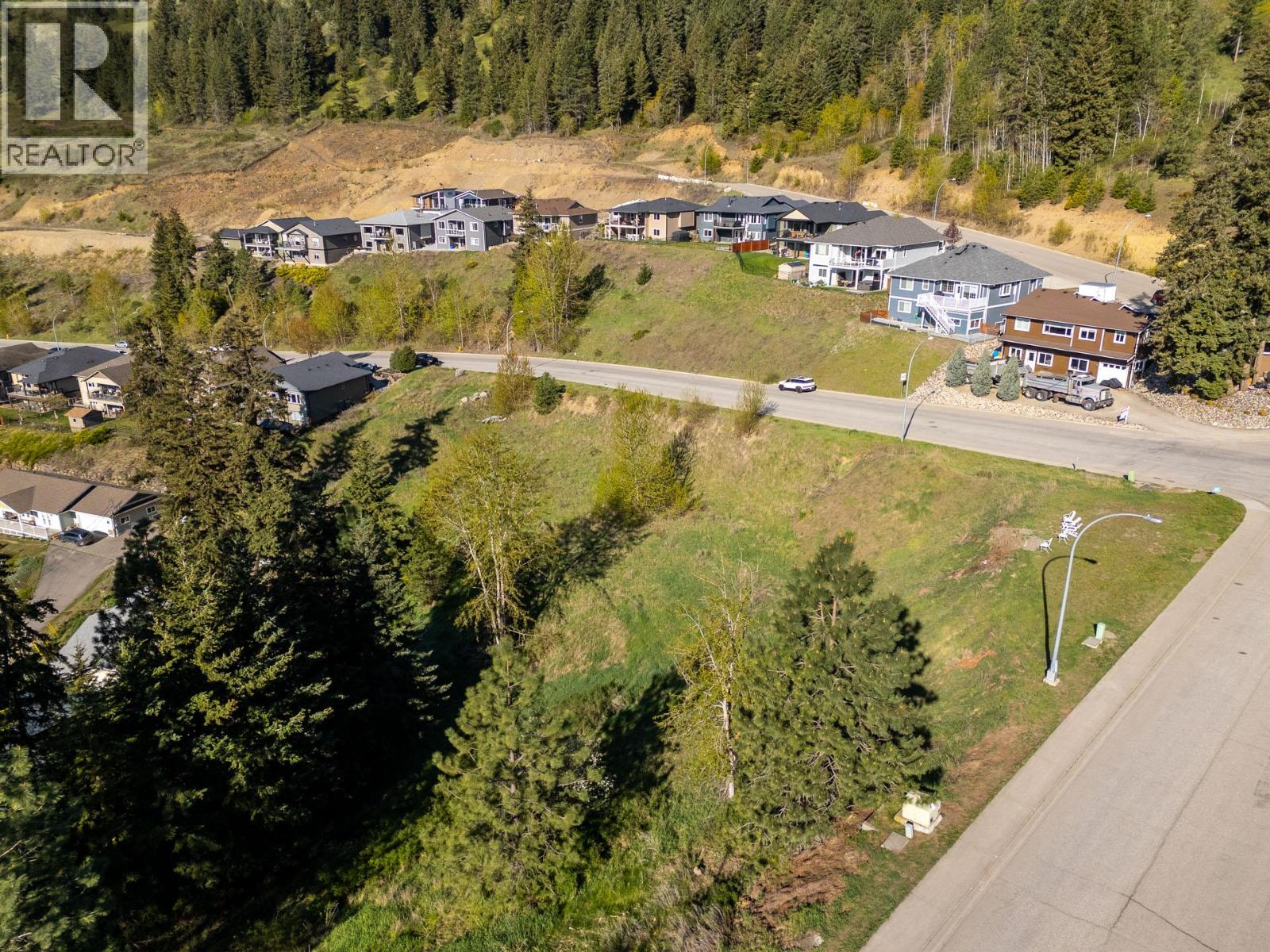 1827 Mountain View Avenue, Lumby, British Columbia  V0E 2G0 - Photo 4 - 10385220