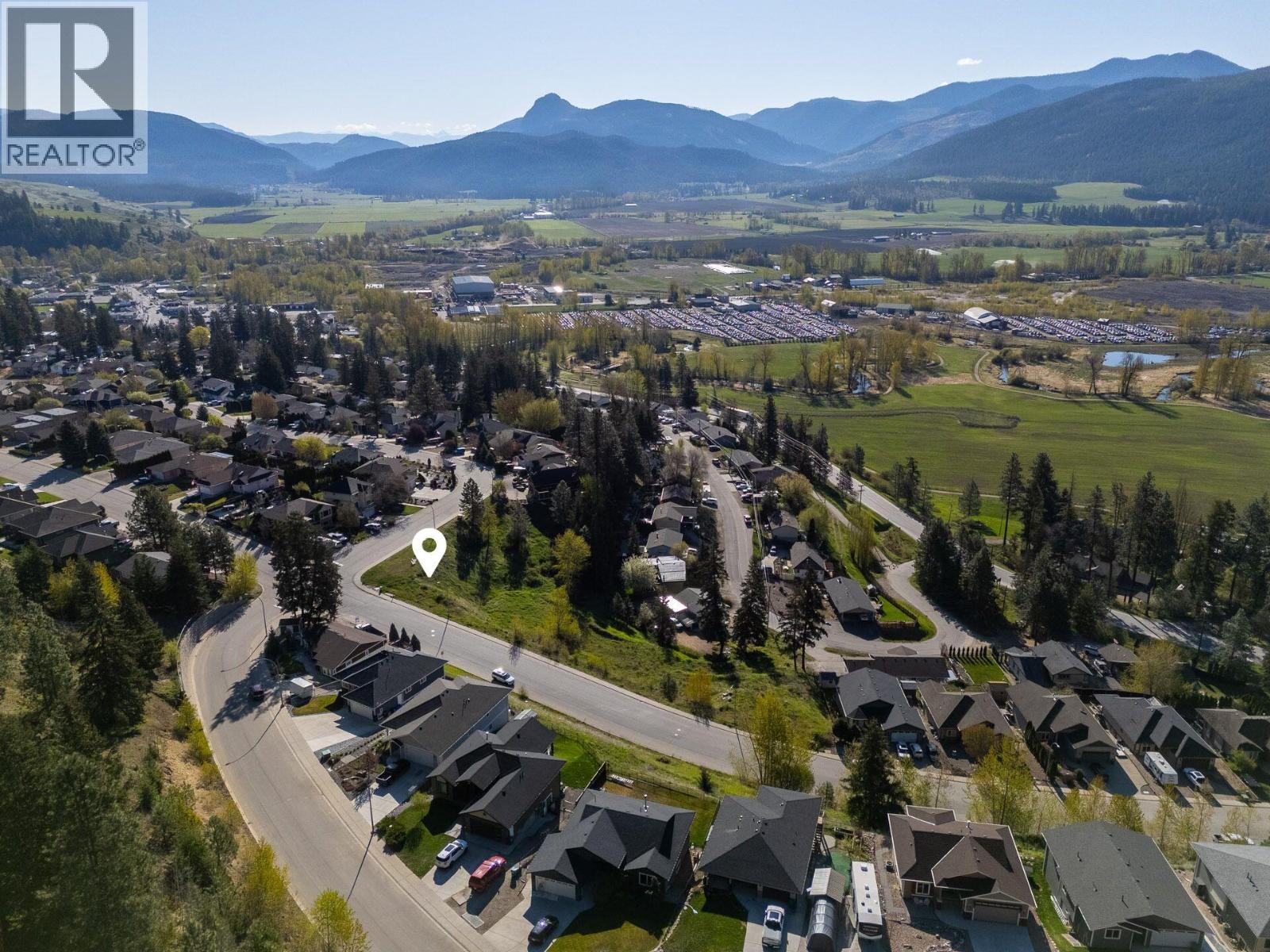 1827 Mountain View Avenue, Lumby, British Columbia  V0E 2G0 - Photo 5 - 10385220
