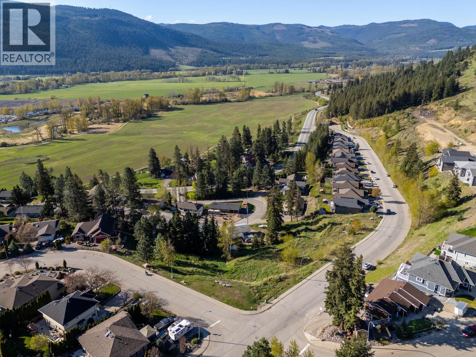 1827 Mountain View Avenue, Lumby, British Columbia  V0E 2G0 - Photo 6 - 10385220