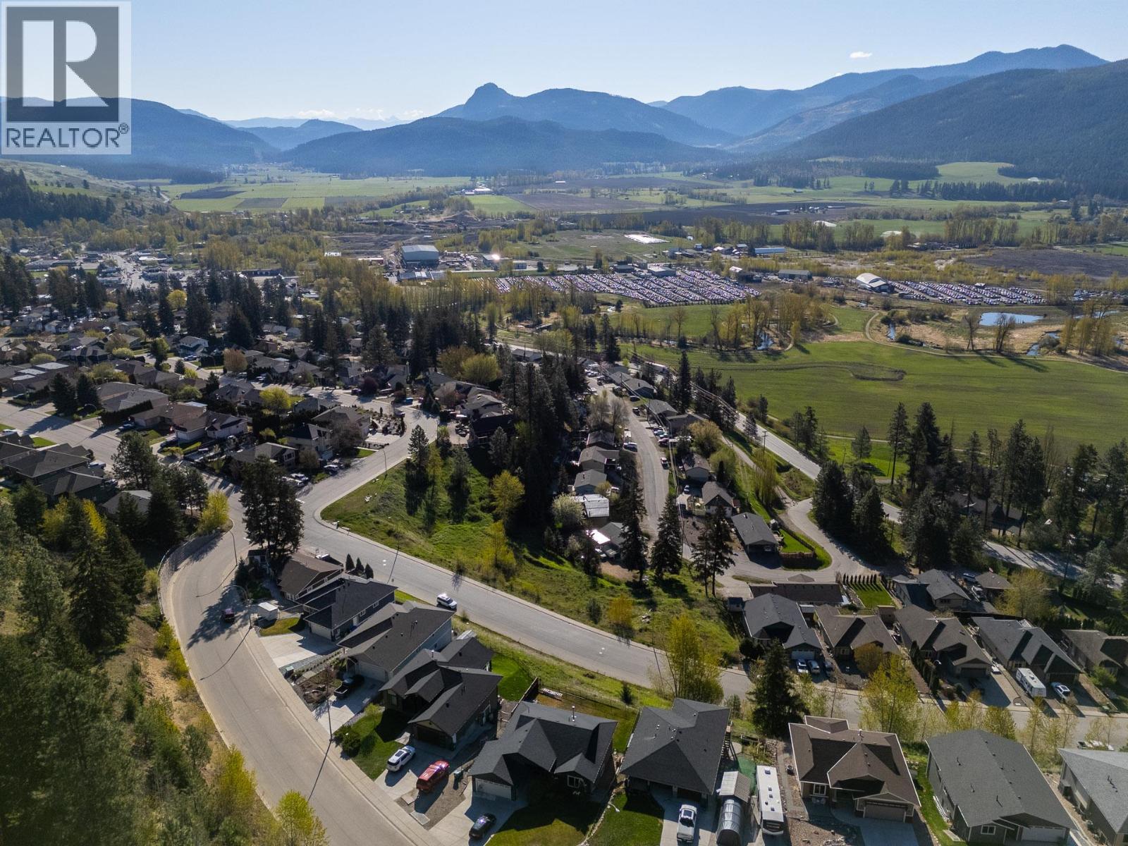 1827 Mountain View Avenue, Lumby, British Columbia  V0E 2G0 - Photo 7 - 10385220