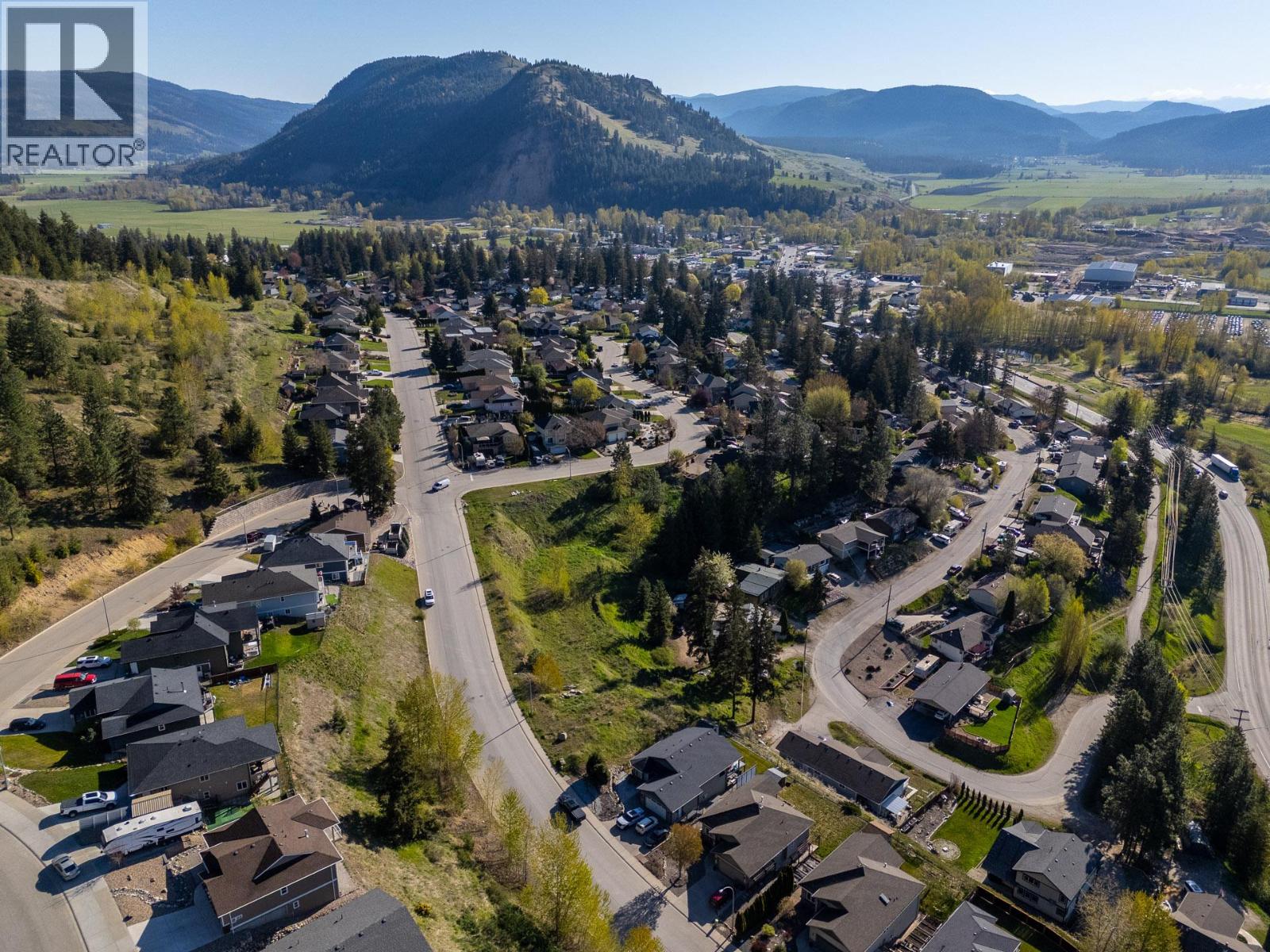 1827 Mountain View Avenue, Lumby, British Columbia  V0E 2G0 - Photo 8 - 10385220