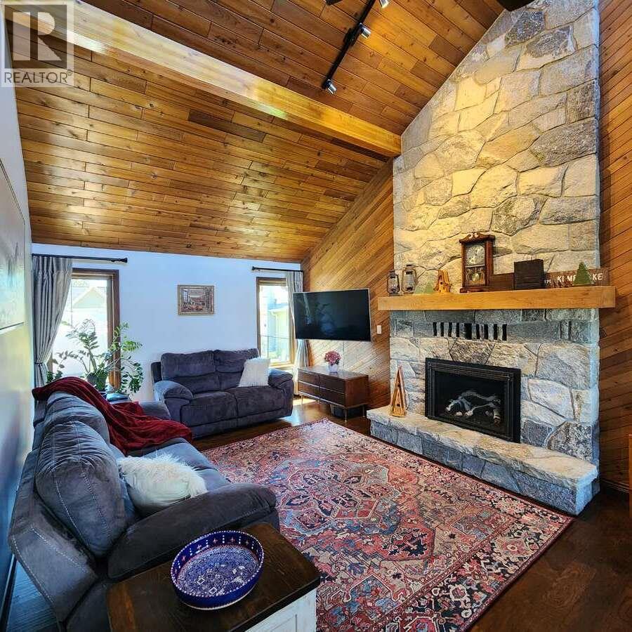 146 Yorkton Avenue, Penticton, British Columbia  V2A 3V2 - Photo 5 - 10386076