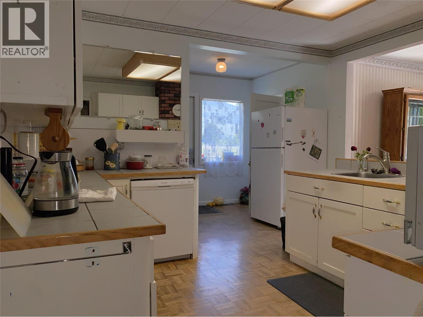 555 Carson Road, Grand Forks, British Columbia  V0H 1H4 - Photo 15 - 10385977