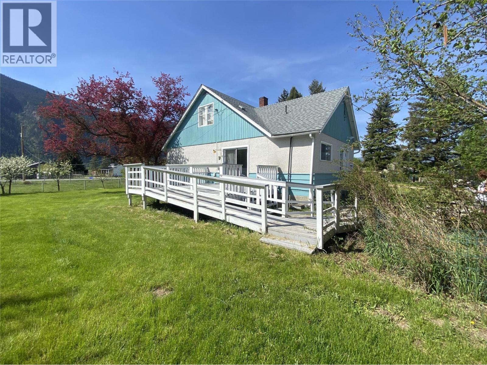 555 Carson Road, Grand Forks, British Columbia  V0H 1H4 - Photo 2 - 10385977