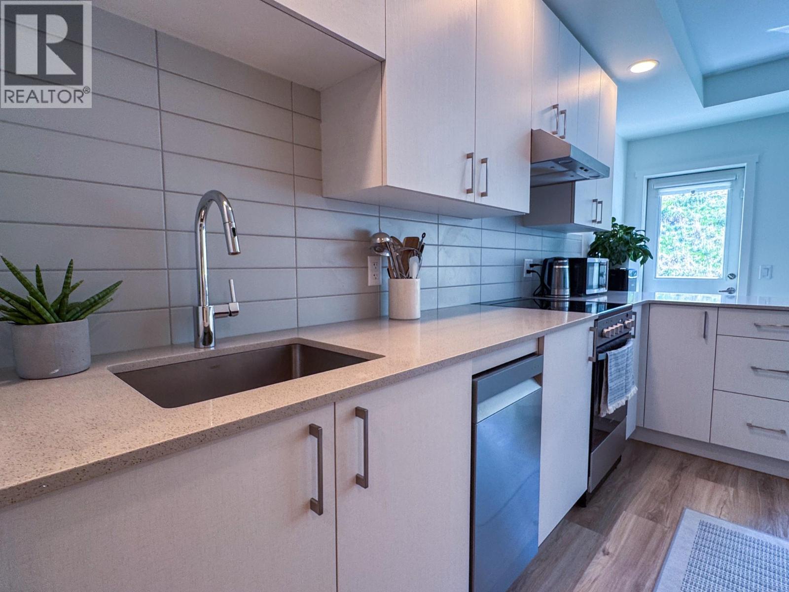 1057 Frost Road Unit# 404, Kelowna, British Columbia  V1W 0G7 - Photo 5 - 10385887