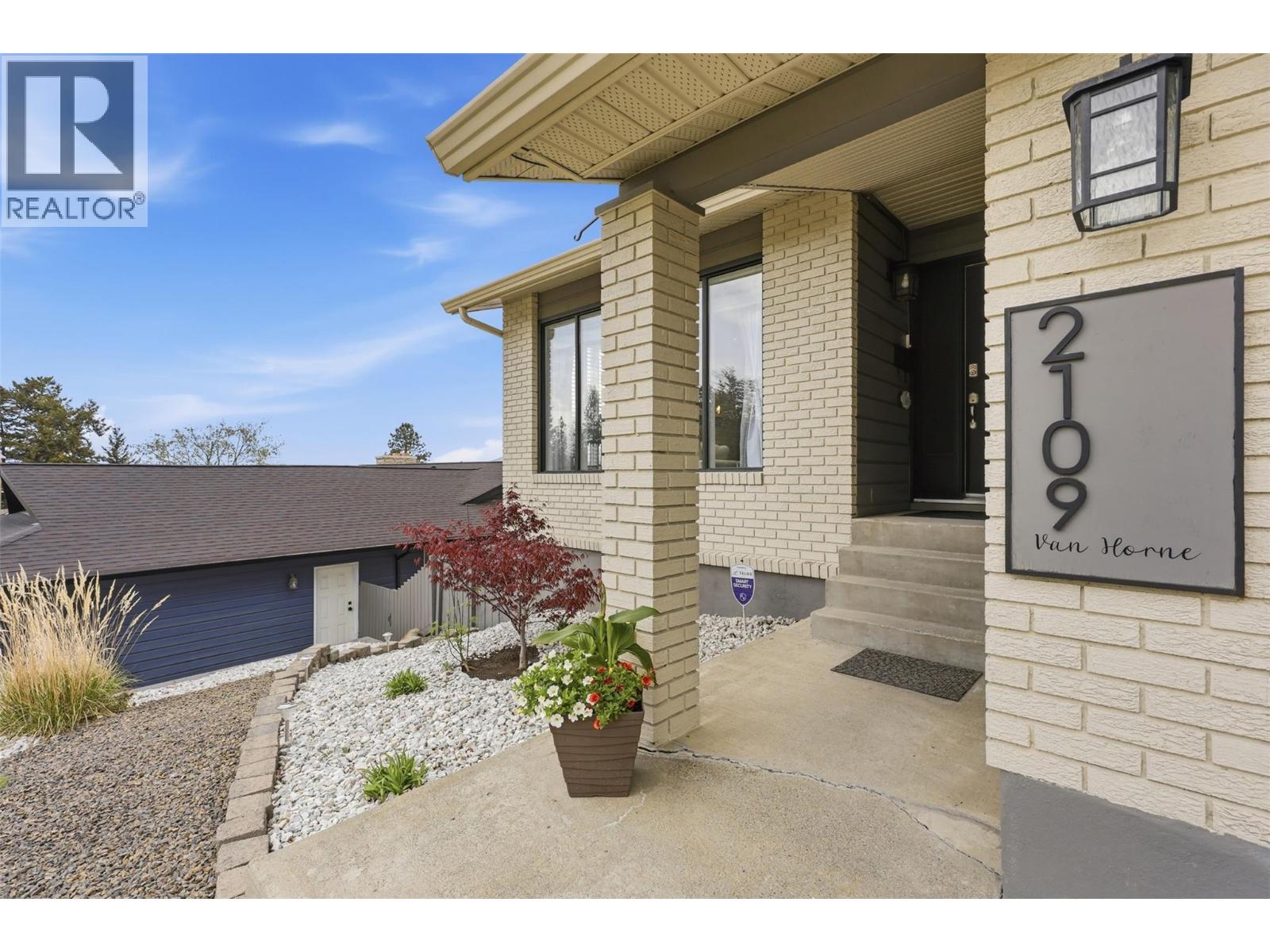2109 Van Horne Drive, Kamloops, British Columbia  V1S 1G4 - Photo 4 - 10382066