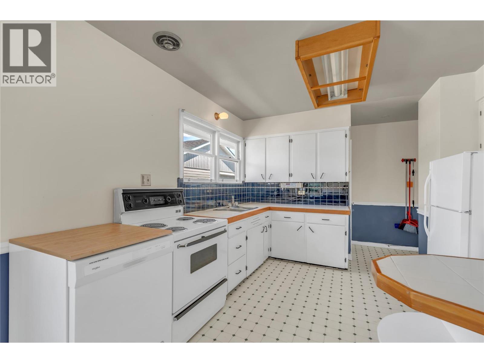 1412 Manitoba Street, Penticton, British Columbia  V2A 5A2 - Photo 9 - 10384314