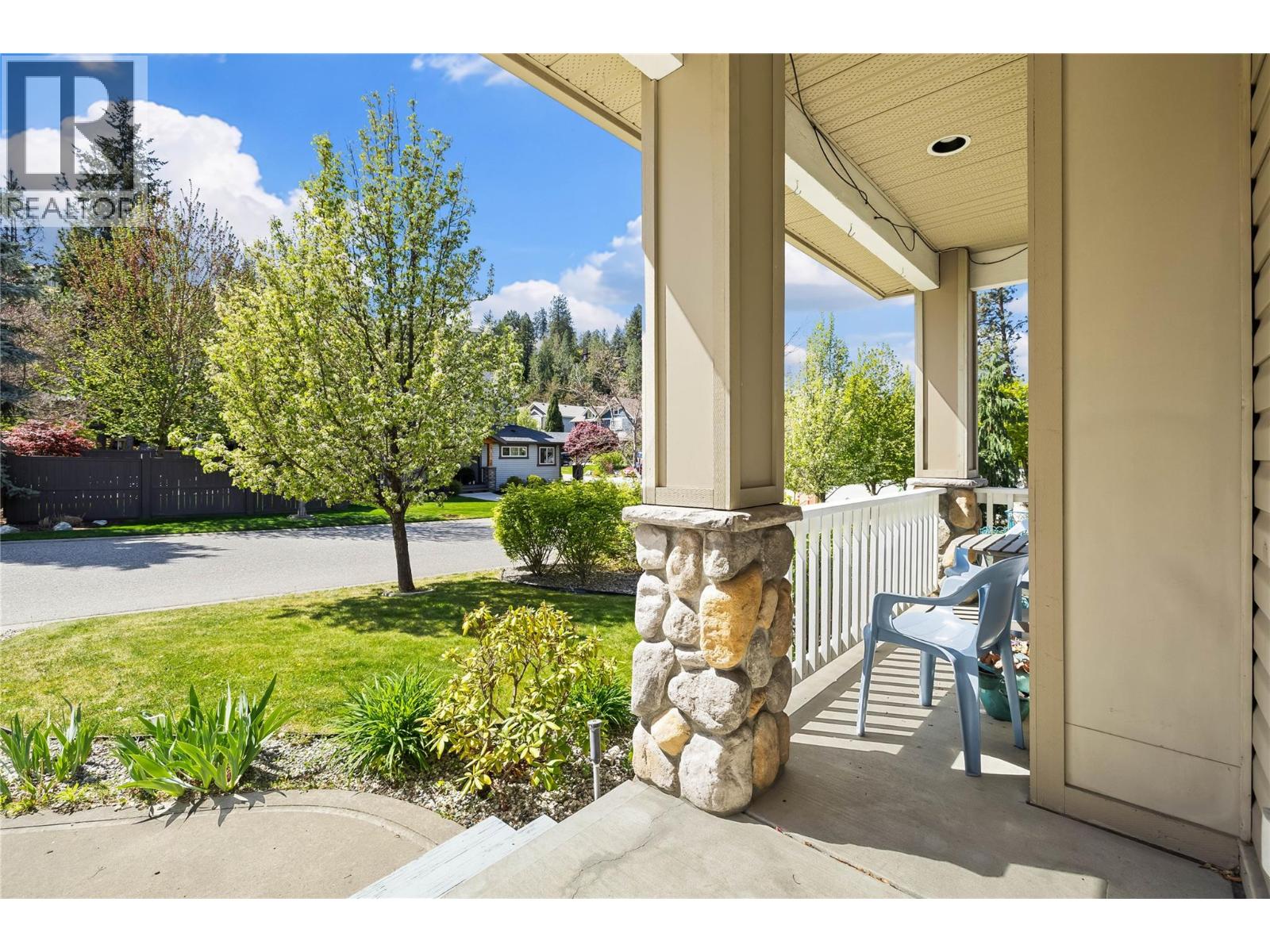 916 Paret Crescent, Kelowna, British Columbia  V1W 4X8 - Photo 5 - 10384665