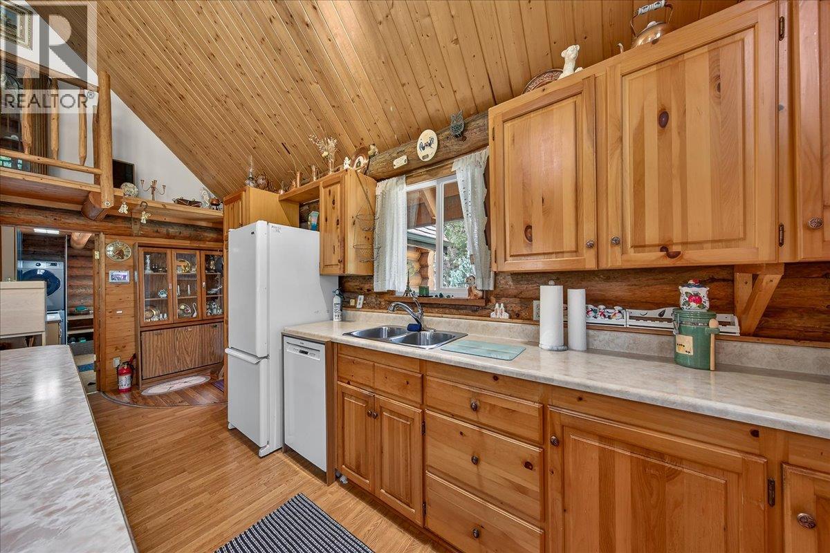 4898 Sable Road, Fairmont Hot Springs, British Columbia  V0B 1L1 - Photo 11 - 10385960