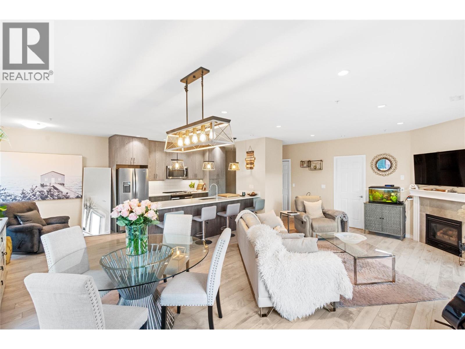 3388 Skaha Lake Road Unit# 1002, Penticton, British Columbia  V2A 6G4 - Photo 3 - 10385984