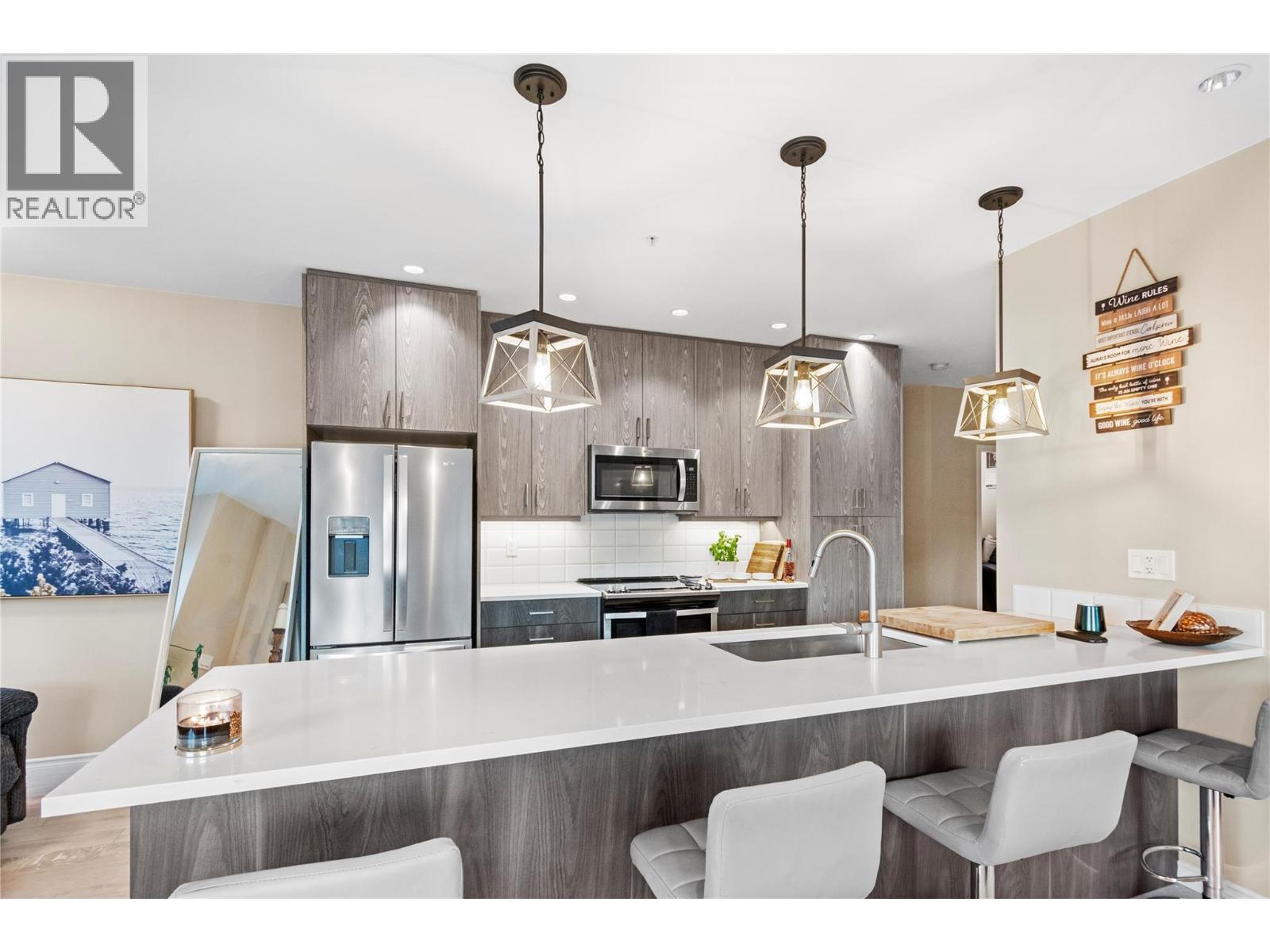 3388 Skaha Lake Road Unit# 1002, Penticton, British Columbia  V2A 6G4 - Photo 5 - 10385984