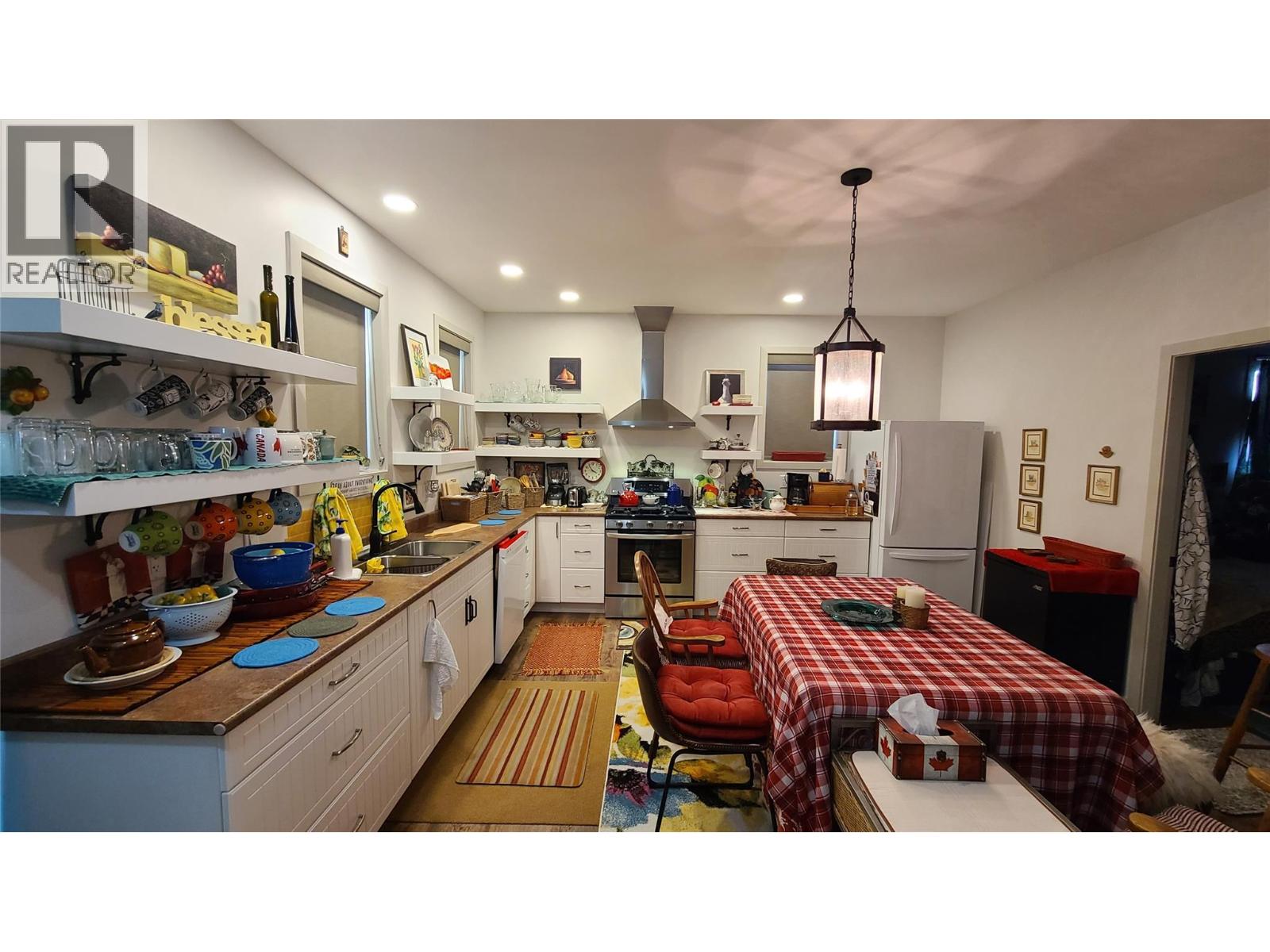 6941 Meadows Dr Drive, Oliver, British Columbia  V0H 1T4 - Photo 3 - 10385905