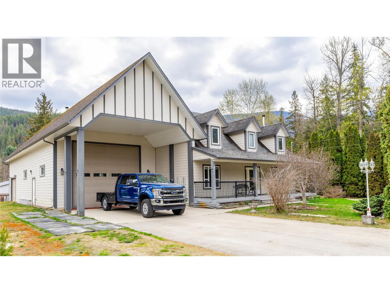 401 Gillis Avenue, sicamous, British Columbia