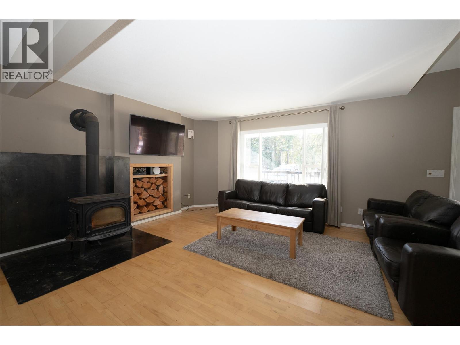 401 Gillis Avenue, Sicamous, British Columbia  V0E 2V1 - Photo 3 - 10386140