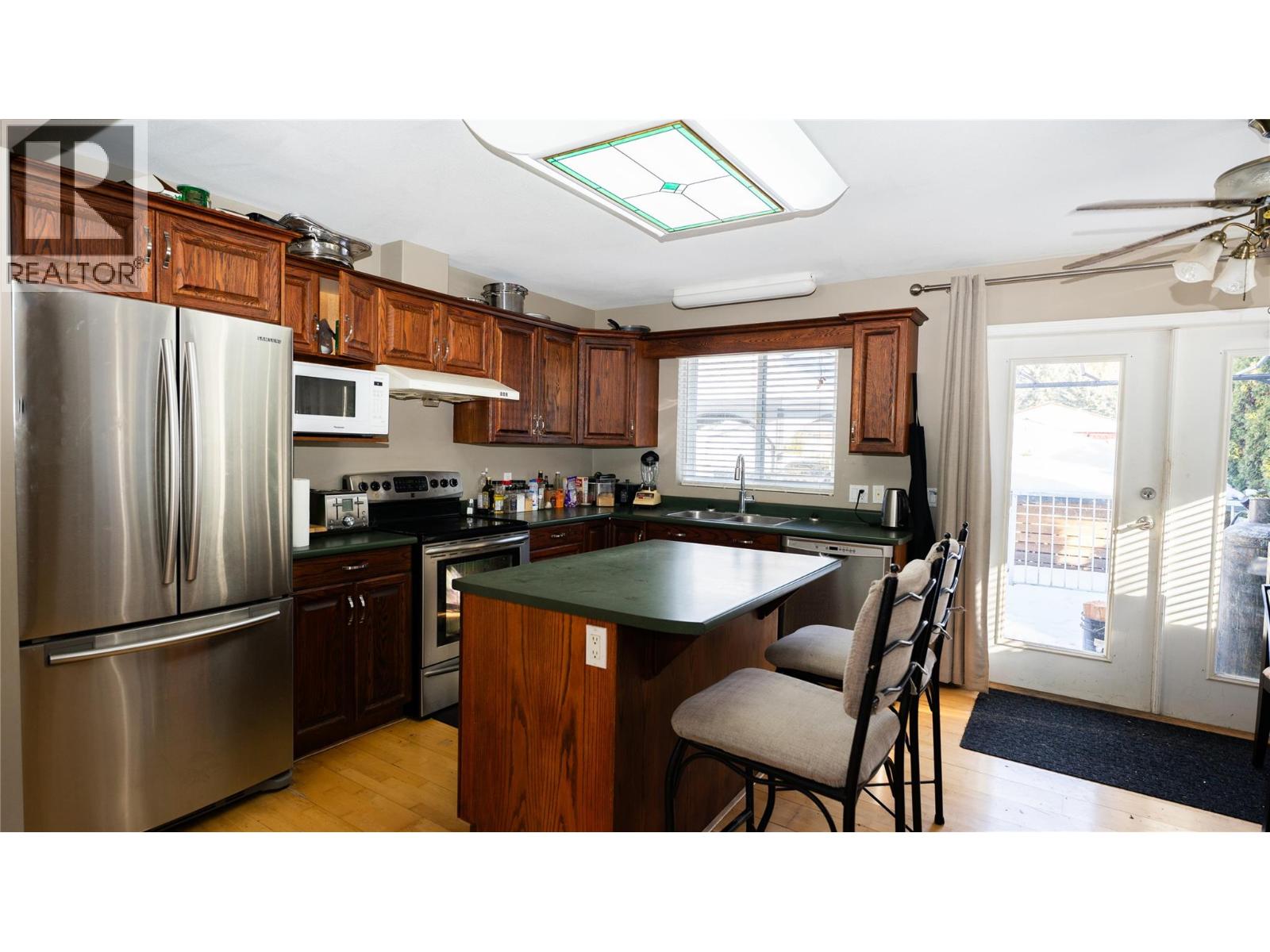 401 Gillis Avenue, Sicamous, British Columbia  V0E 2V1 - Photo 5 - 10386140