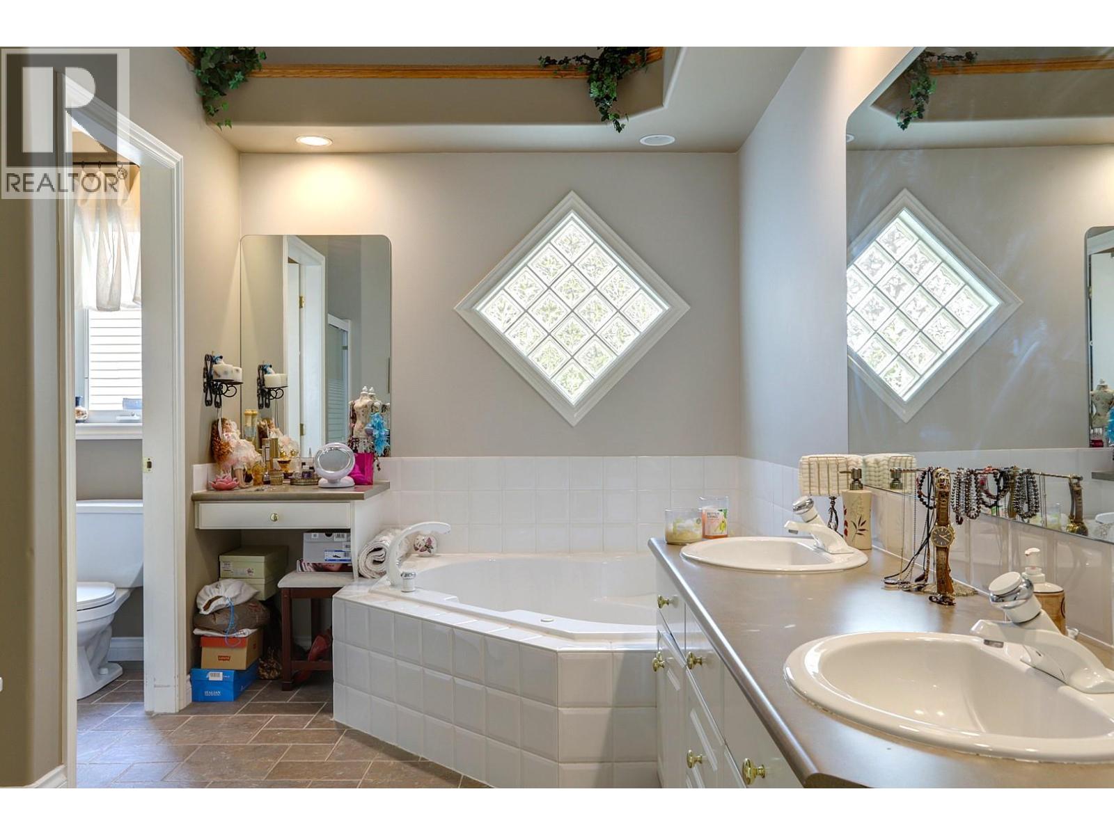 1101 Phoenix Drive, Vernon, British Columbia  V1B 3M4 - Photo 49 - 10385942