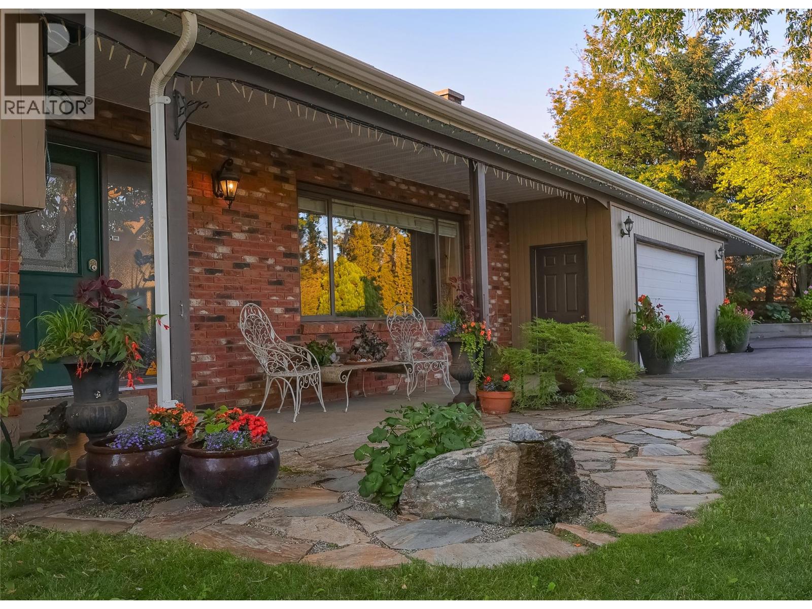 2351 Gallagher Road, Kelowna, British Columbia  V1P 1G9 - Photo 2 - 10385330