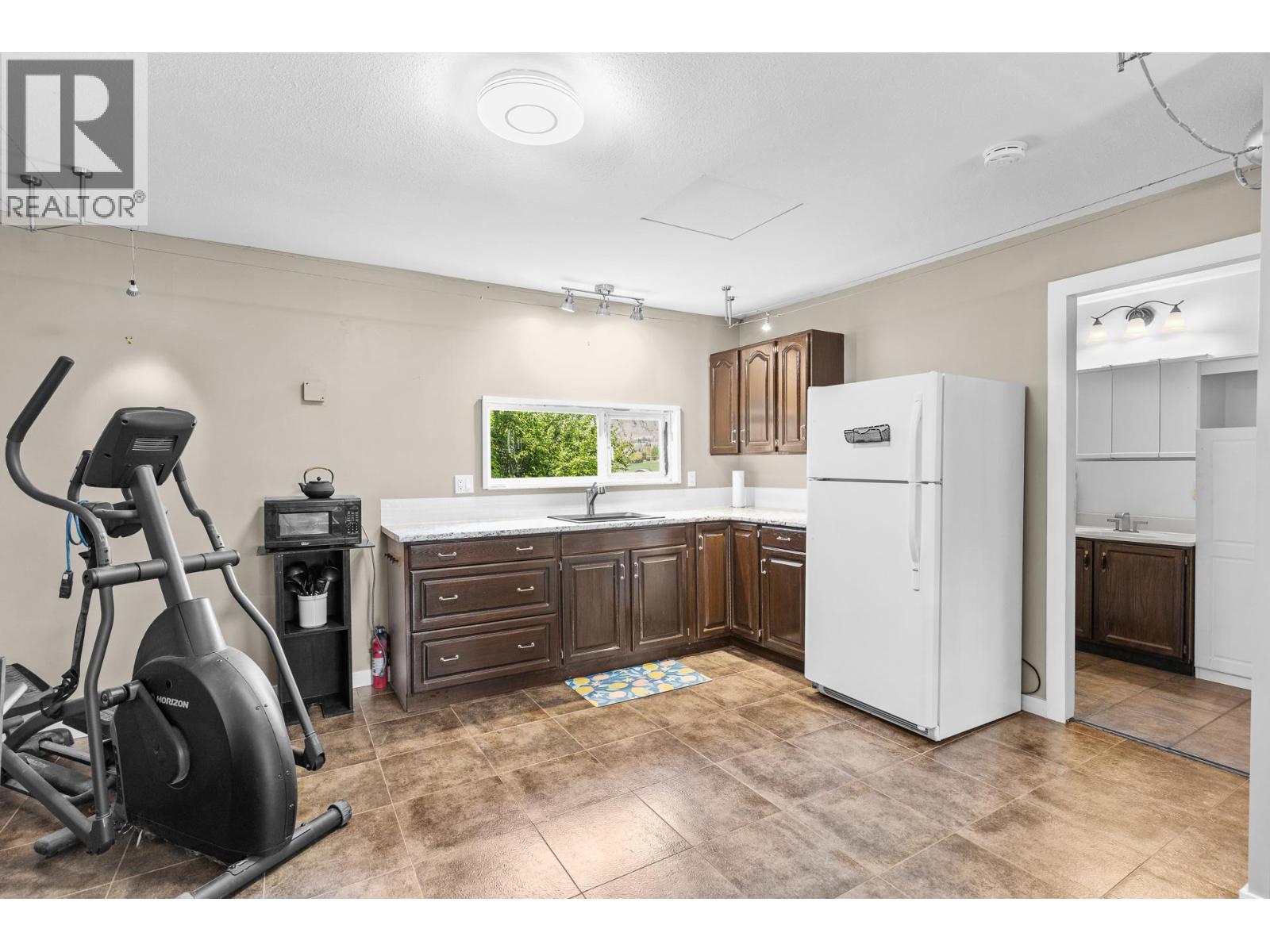 2351 Gallagher Road, Kelowna, British Columbia  V1P 1G9 - Photo 24 - 10385330