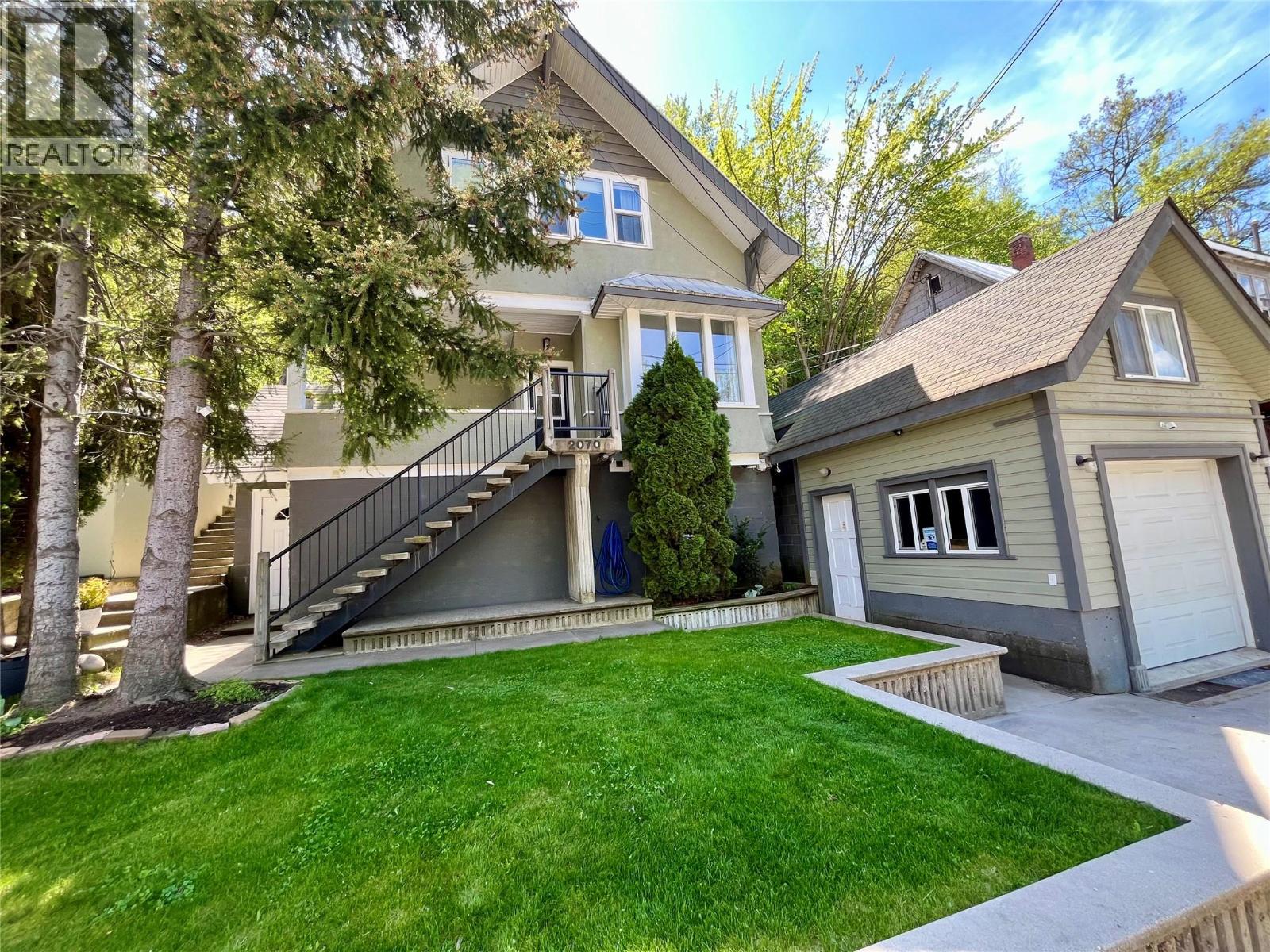 2070 Riverside Avenue, Trail, British Columbia  V1R 3Z4 - Photo 2 - 10386082