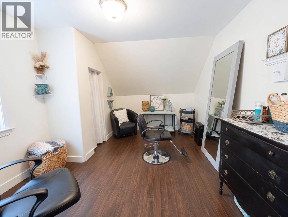 2070 Riverside Avenue, Trail, British Columbia  V1R 3Z4 - Photo 27 - 10386082