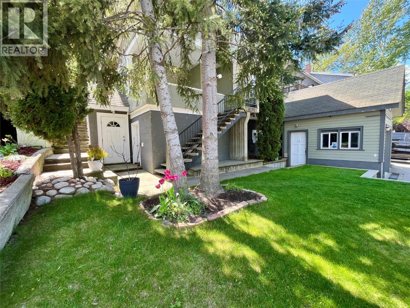 2070 Riverside Avenue, Trail, British Columbia  V1R 3Z4 - Photo 3 - 10386082