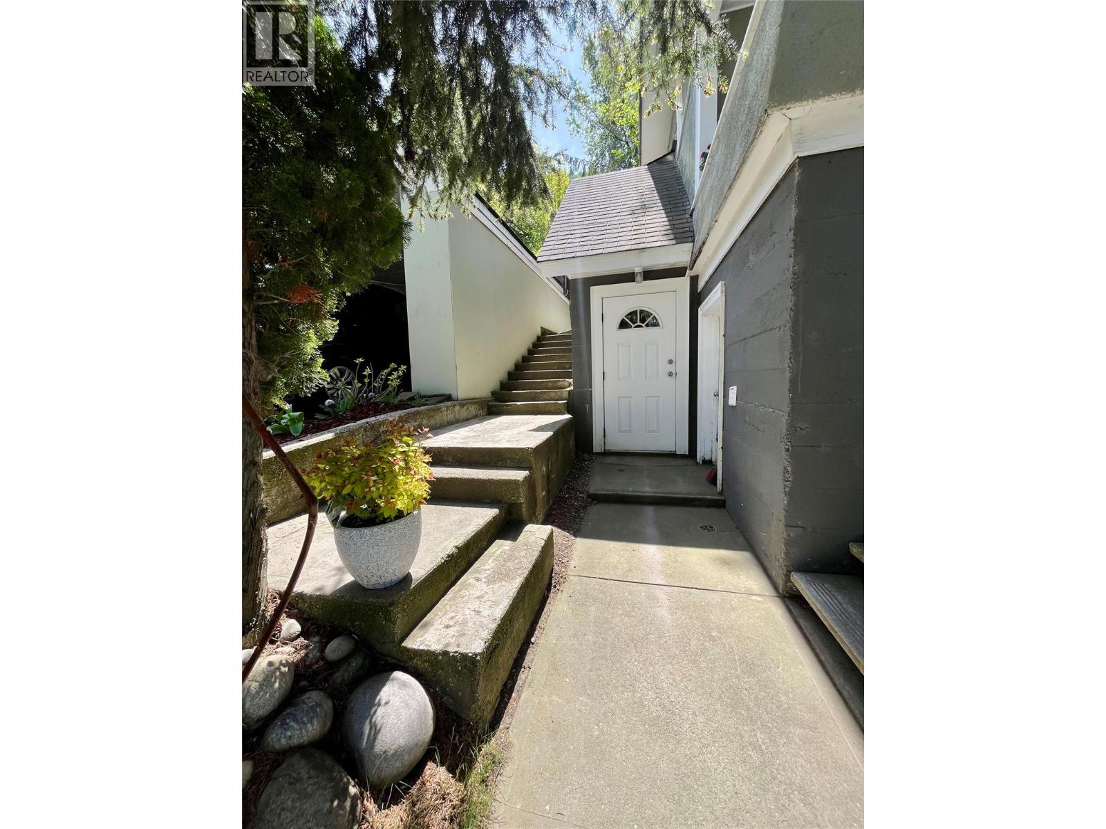 2070 Riverside Avenue, Trail, British Columbia  V1R 3Z4 - Photo 37 - 10386082