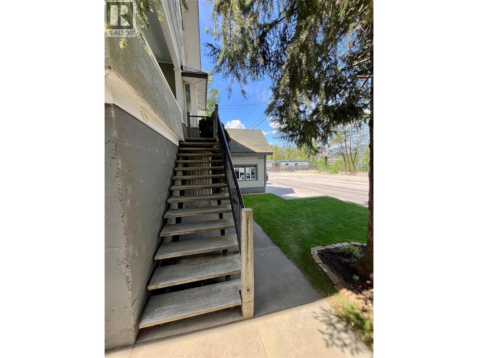 2070 Riverside Avenue, Trail, British Columbia  V1R 3Z4 - Photo 4 - 10386082