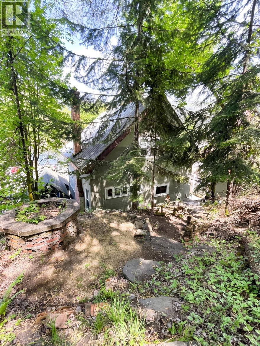 2070 Riverside Avenue, Trail, British Columbia  V1R 3Z4 - Photo 45 - 10386082