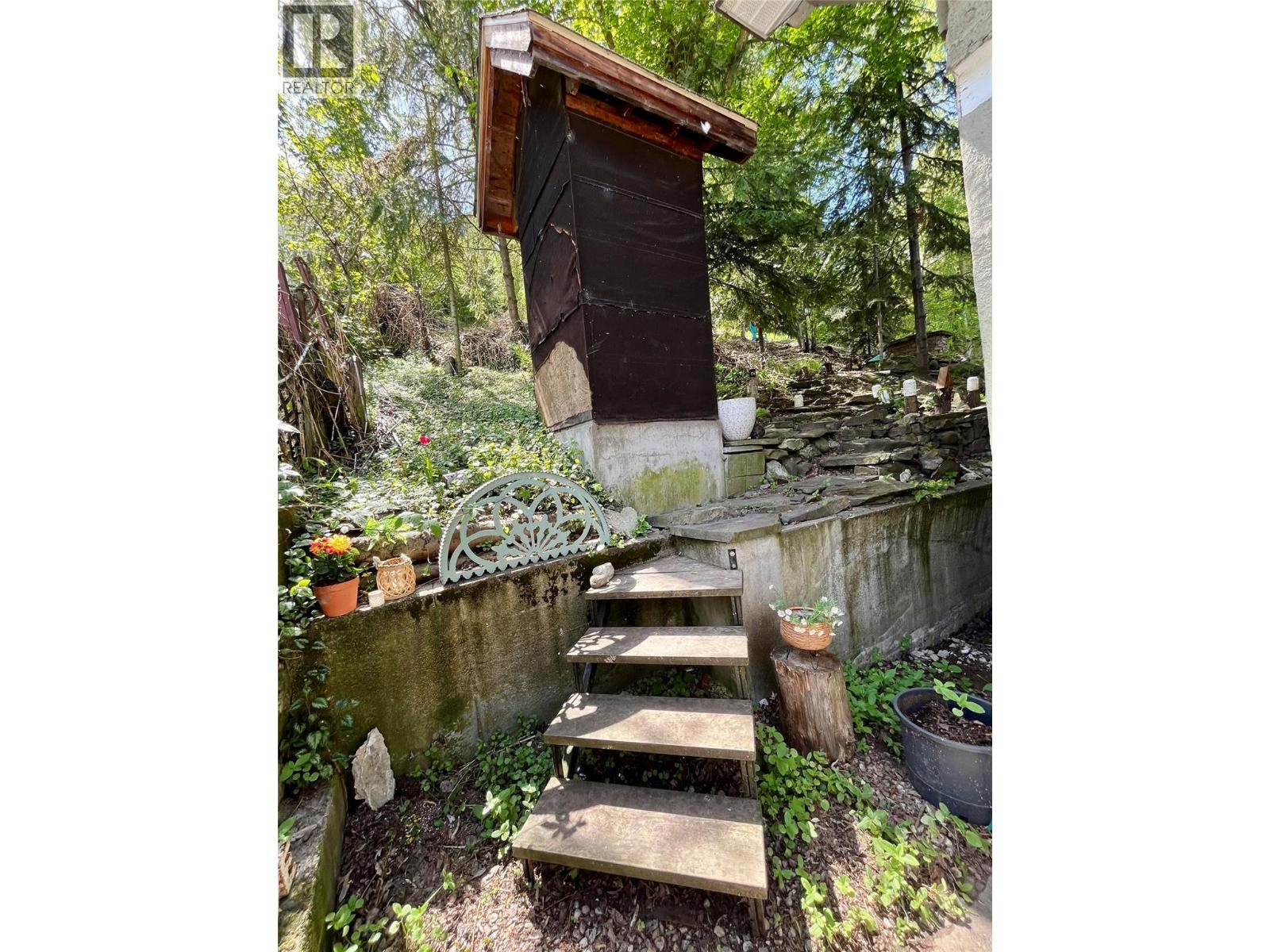 2070 Riverside Avenue, Trail, British Columbia  V1R 3Z4 - Photo 47 - 10386082
