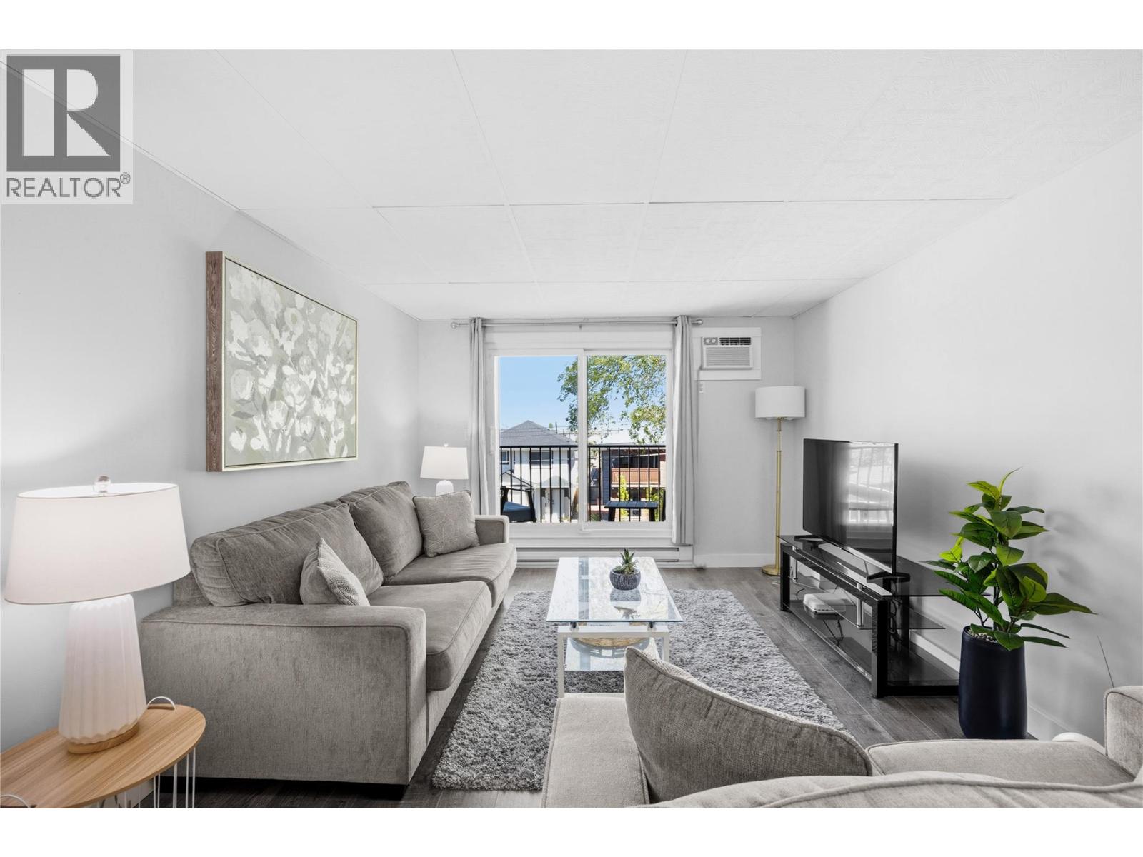 922 Dynes Avenue Unit# 207, Penticton, British Columbia  V2A 1B8 - Photo 2 - 10385926