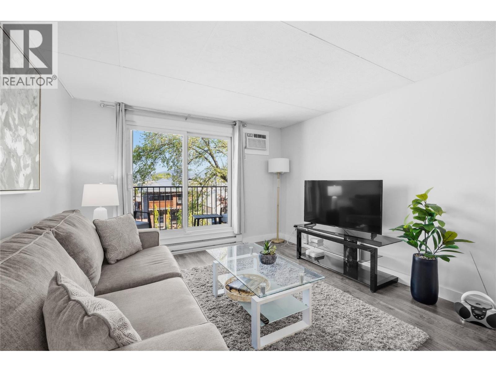 922 Dynes Avenue Unit# 207, Penticton, British Columbia  V2A 1B8 - Photo 3 - 10385926