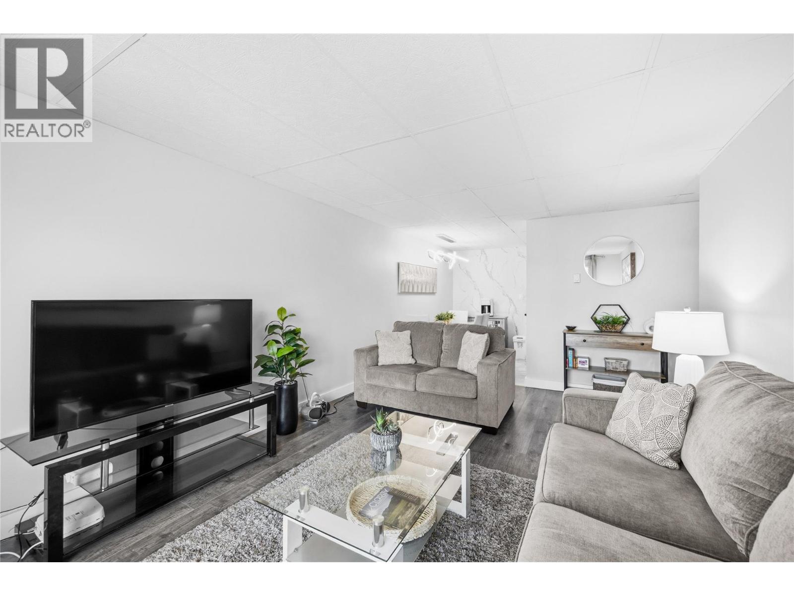 922 Dynes Avenue Unit# 207, Penticton, British Columbia  V2A 1B8 - Photo 4 - 10385926