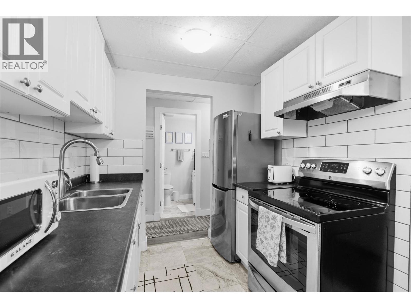 922 Dynes Avenue Unit# 207, Penticton, British Columbia  V2A 1B8 - Photo 5 - 10385926