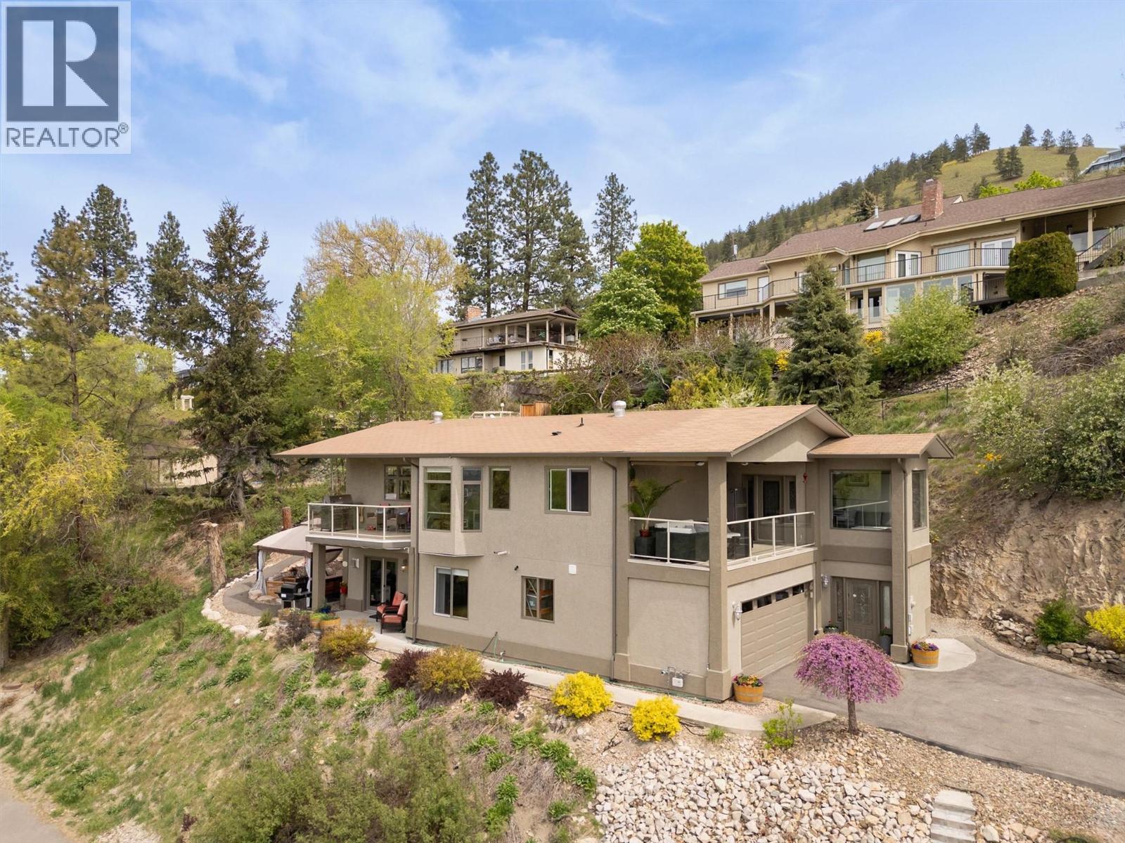 1027 James Hockey Place, kelowna, British Columbia