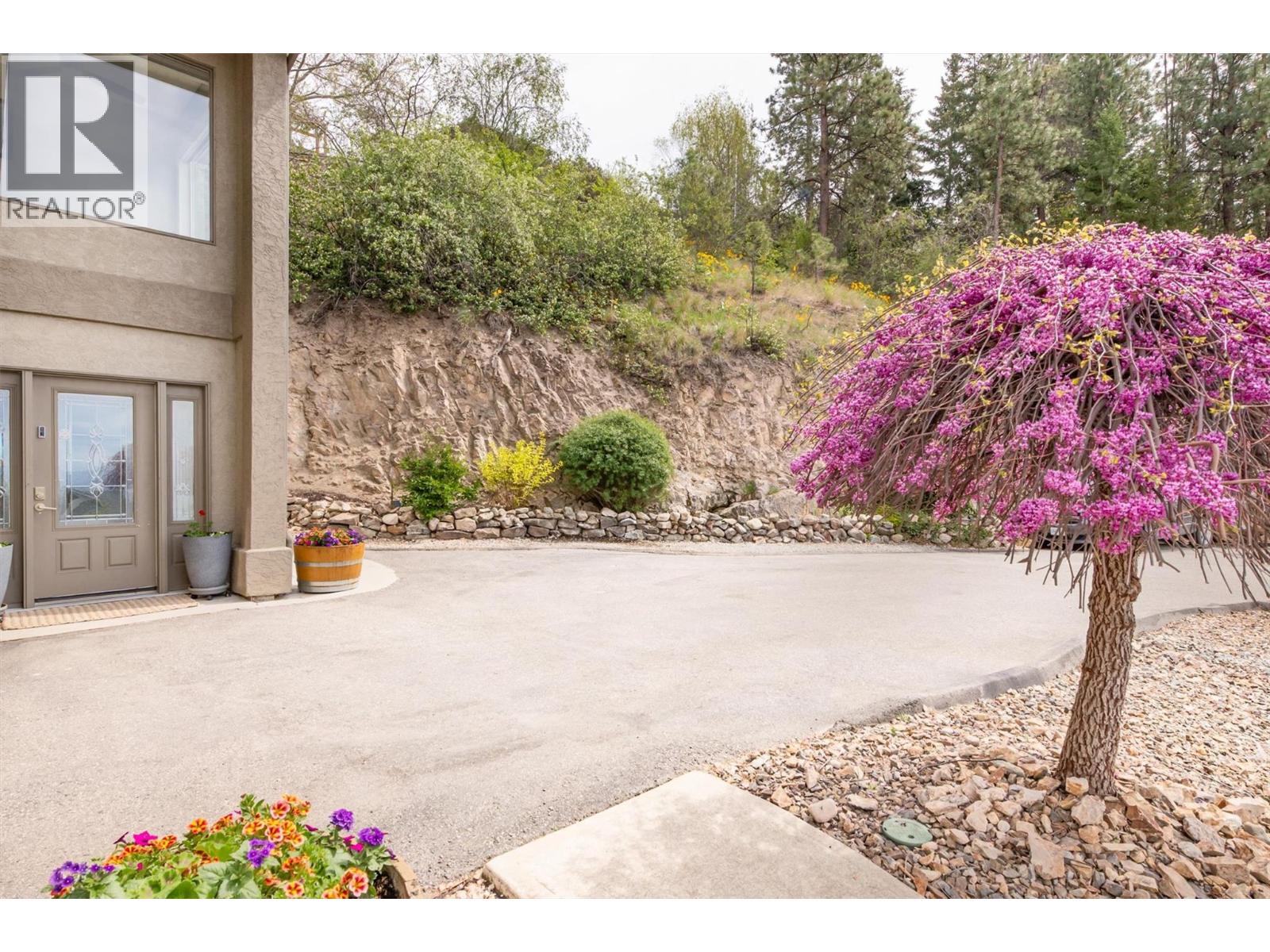 1027 James Hockey Place, Kelowna, British Columbia  V1X 7L2 - Photo 8 - 10385859