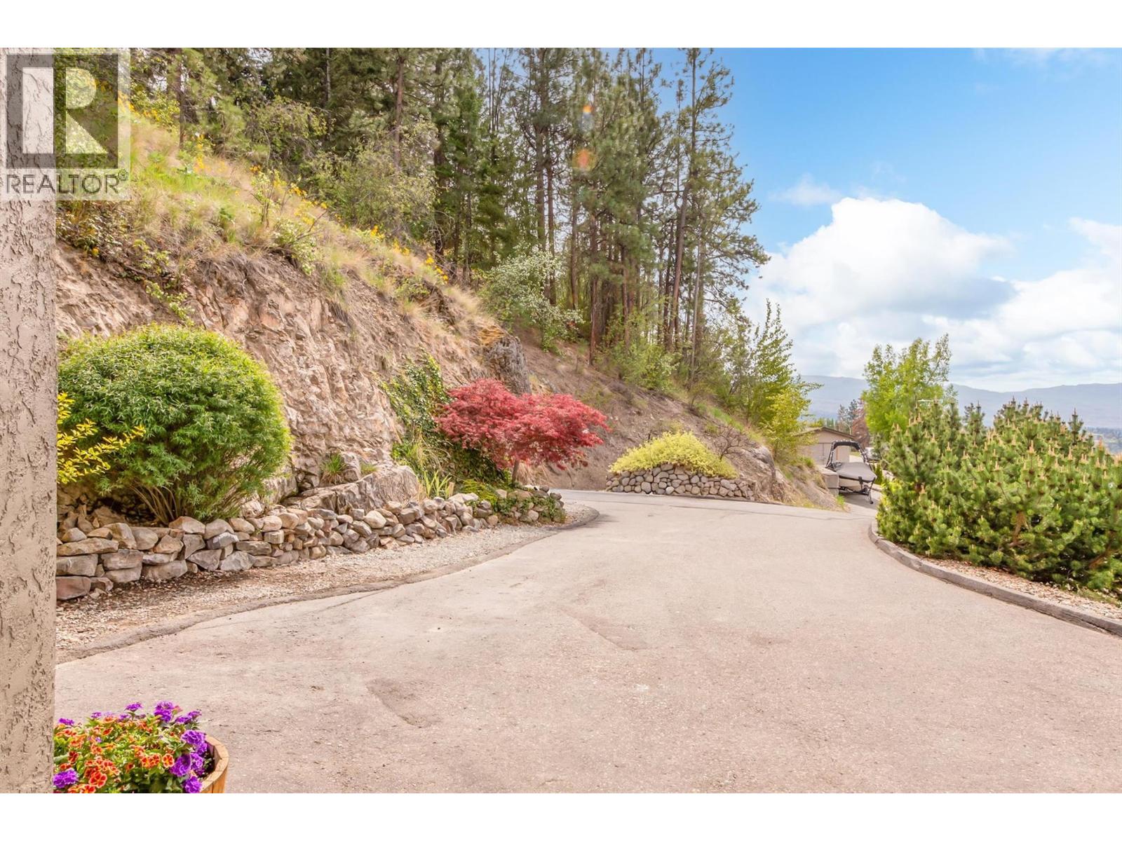 1027 James Hockey Place, Kelowna, British Columbia  V1X 7L2 - Photo 9 - 10385859