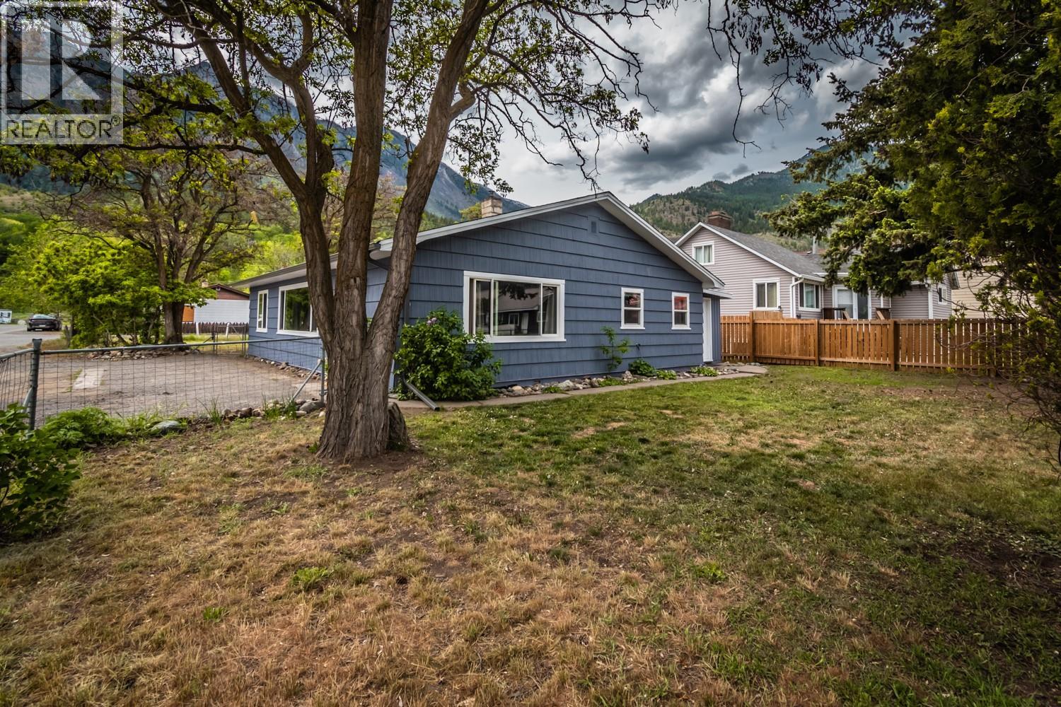 57 12th Avenue, Lillooet, British Columbia  V0K 1V0 - Photo 4 - 10386080